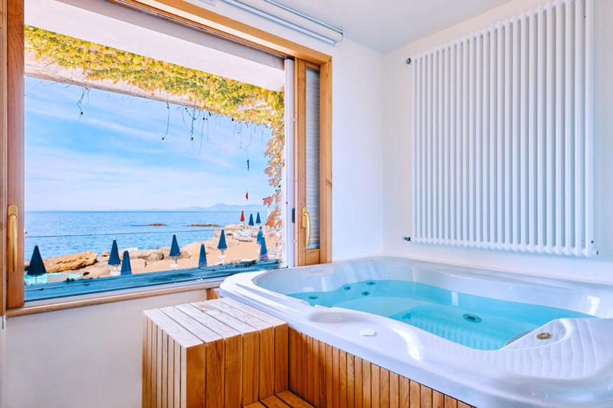 Suite with Hot Tub - Spa Access photo 3