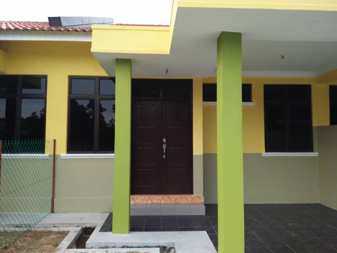 Three-Bedroom House photo 3