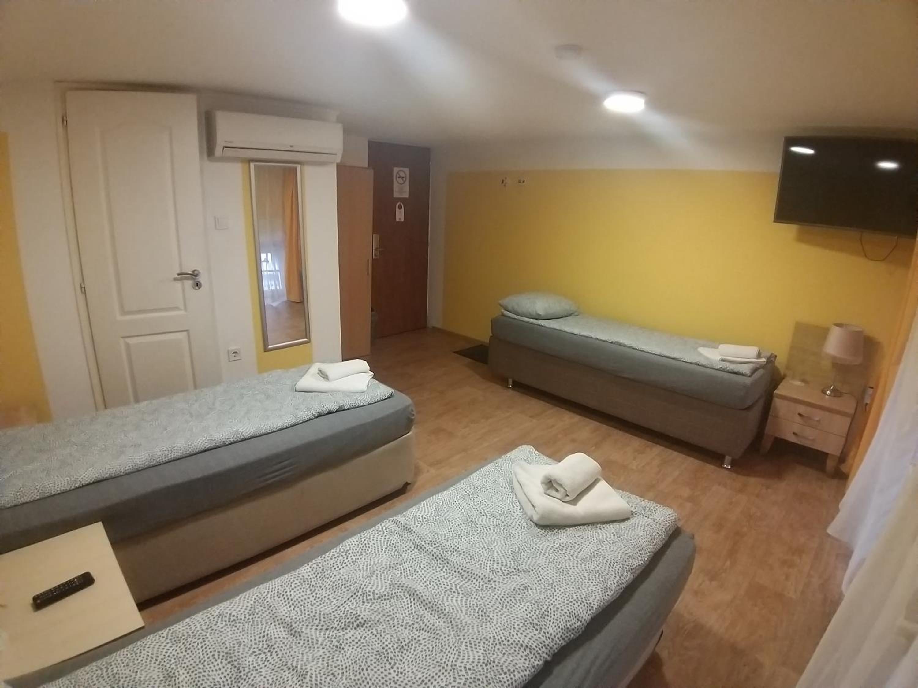 Triple Room with Private Bathroom - Photo 1