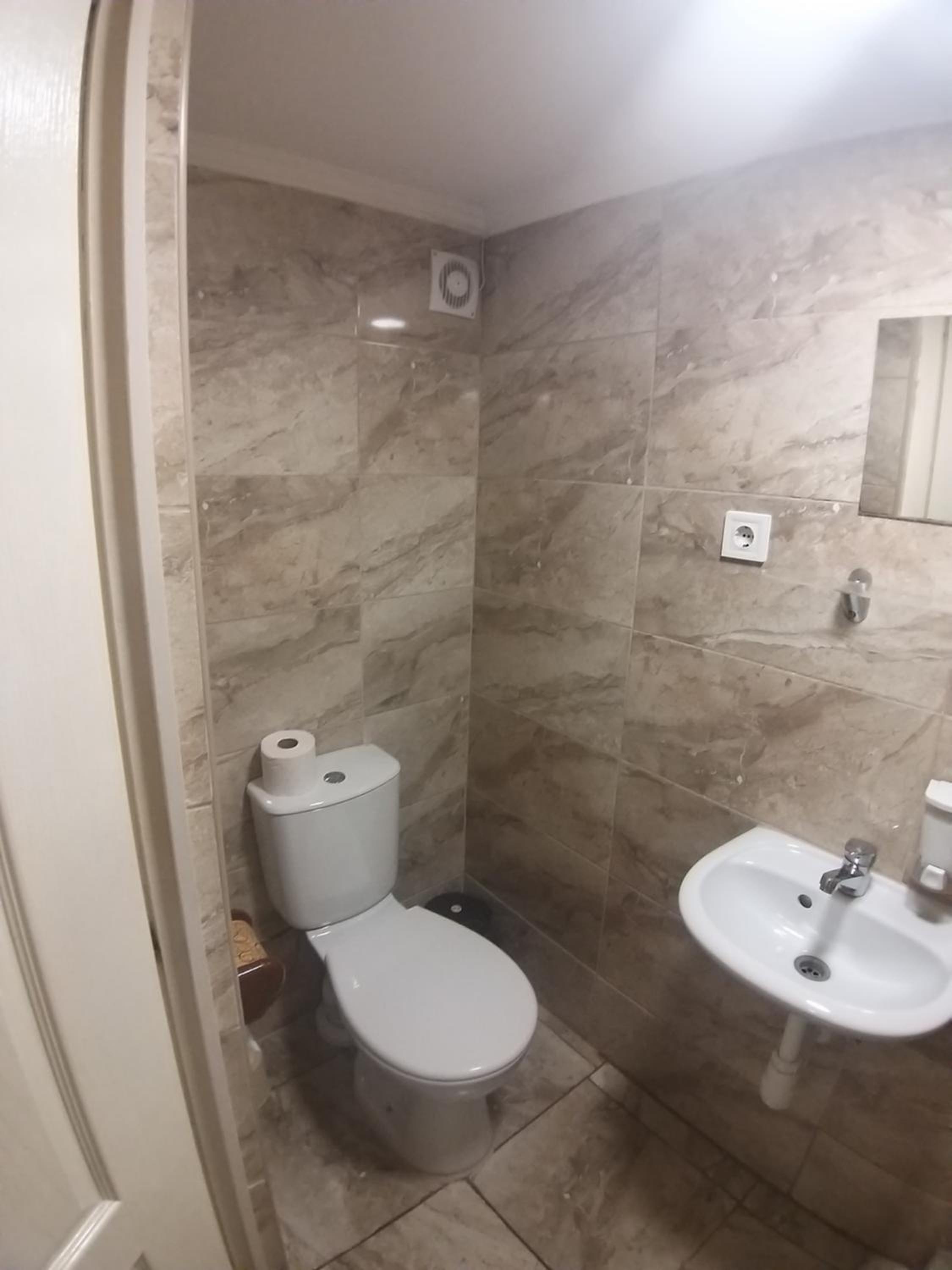 Triple Room with Private Bathroom - Photo 8