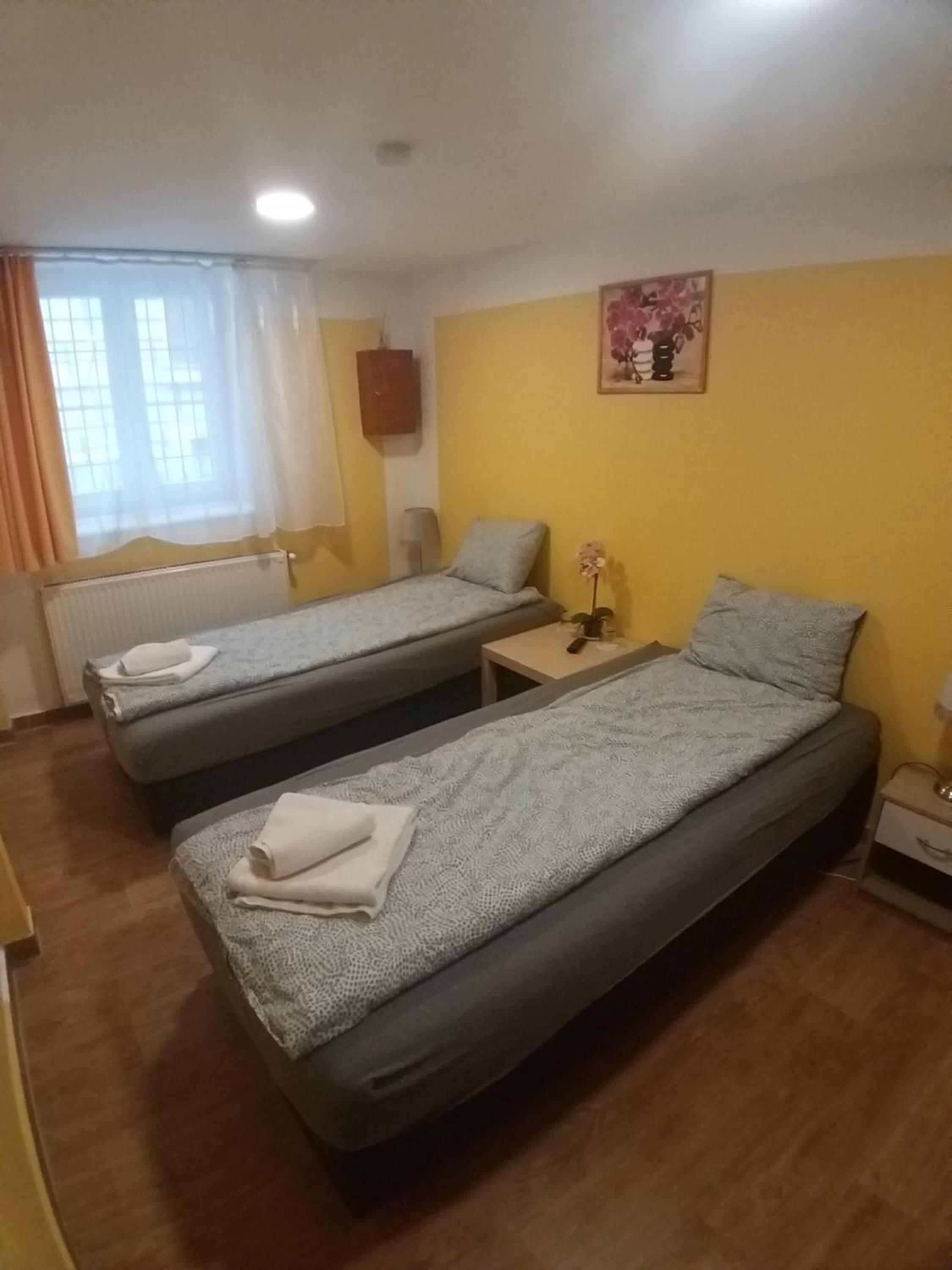Double or Twin Room with Private Bathroom - Photo 10