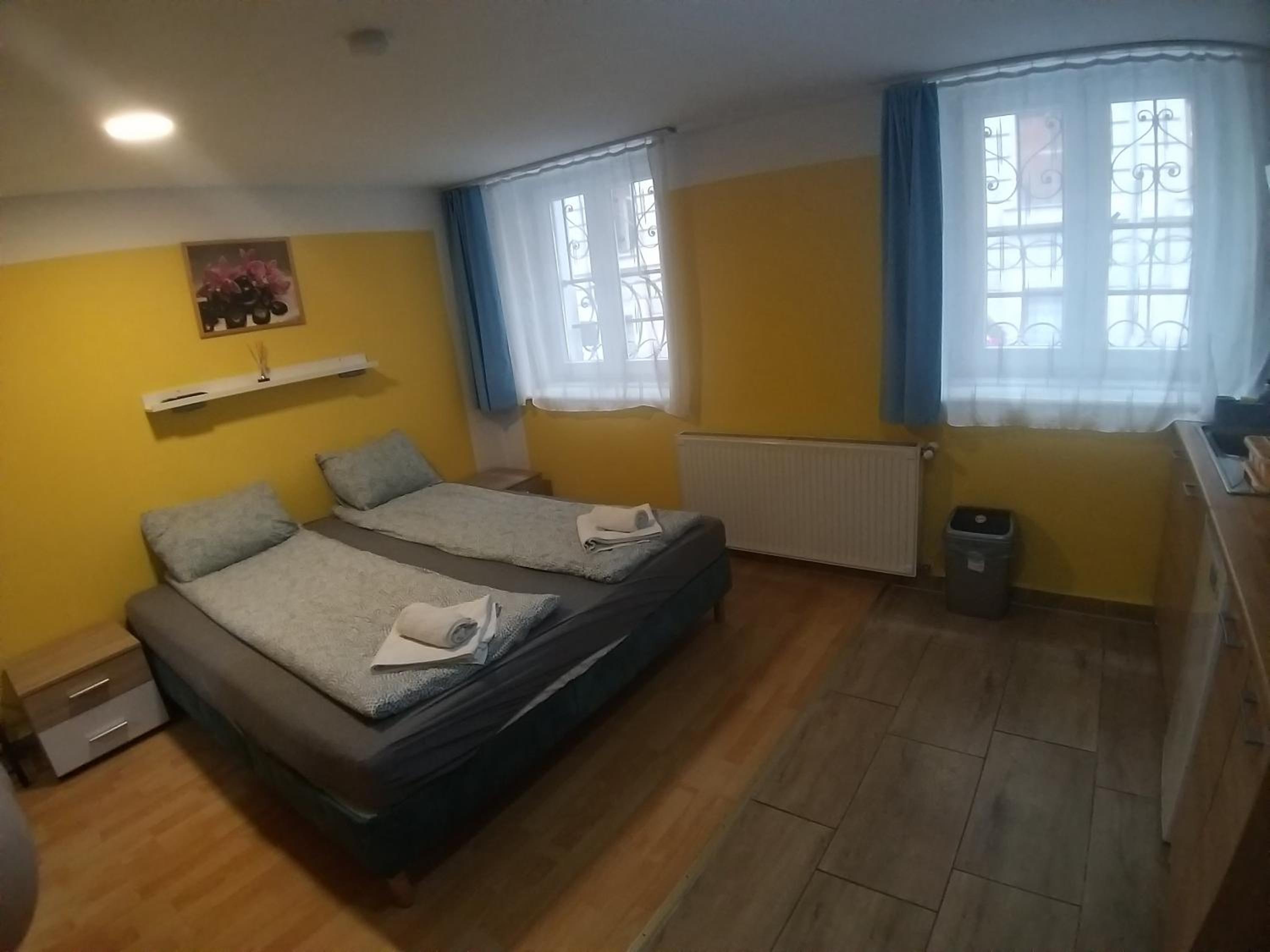 Double or Twin Room with Private Bathroom - Photo 7