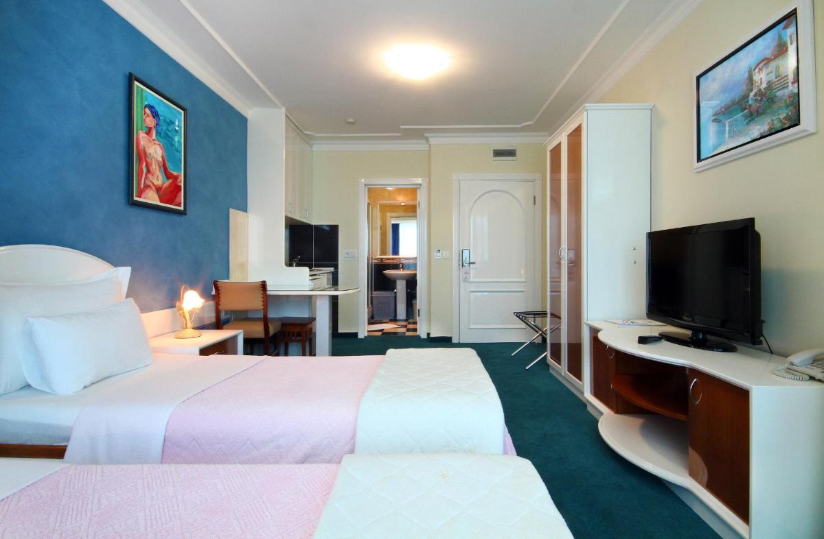 Studio (2 Adults)