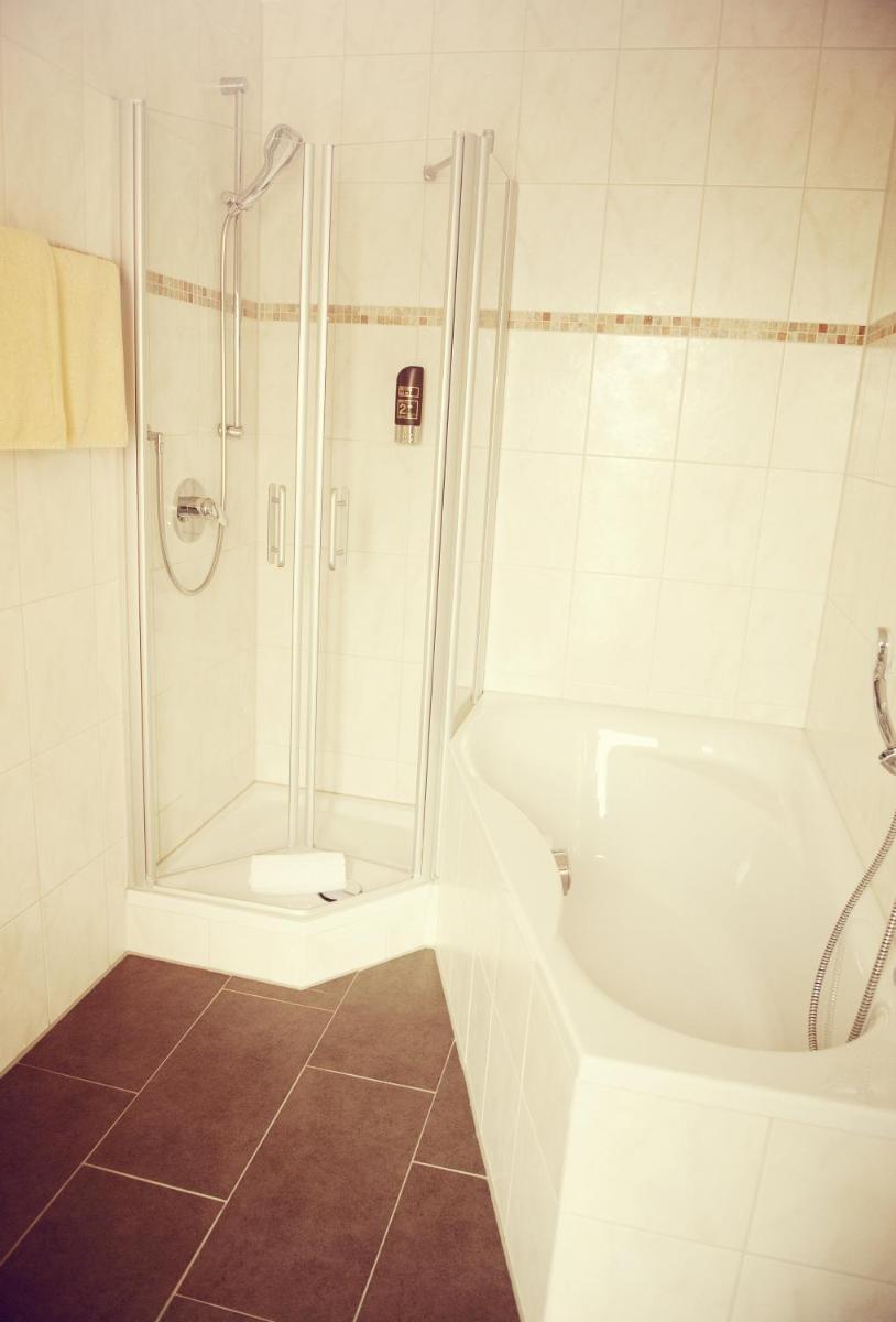 Budget Double Room photo 3