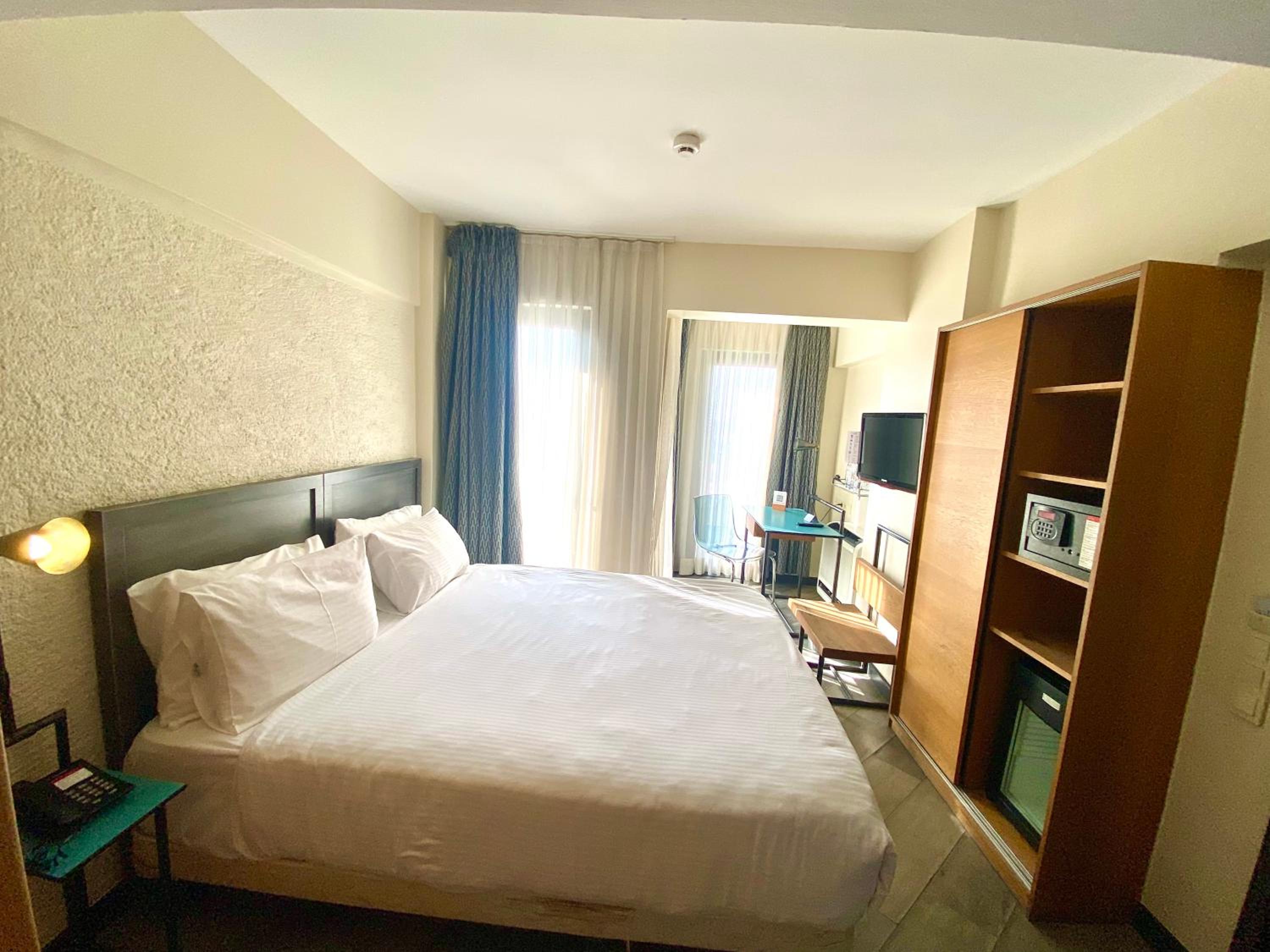Deluxe Quiet Room With City View photo 2