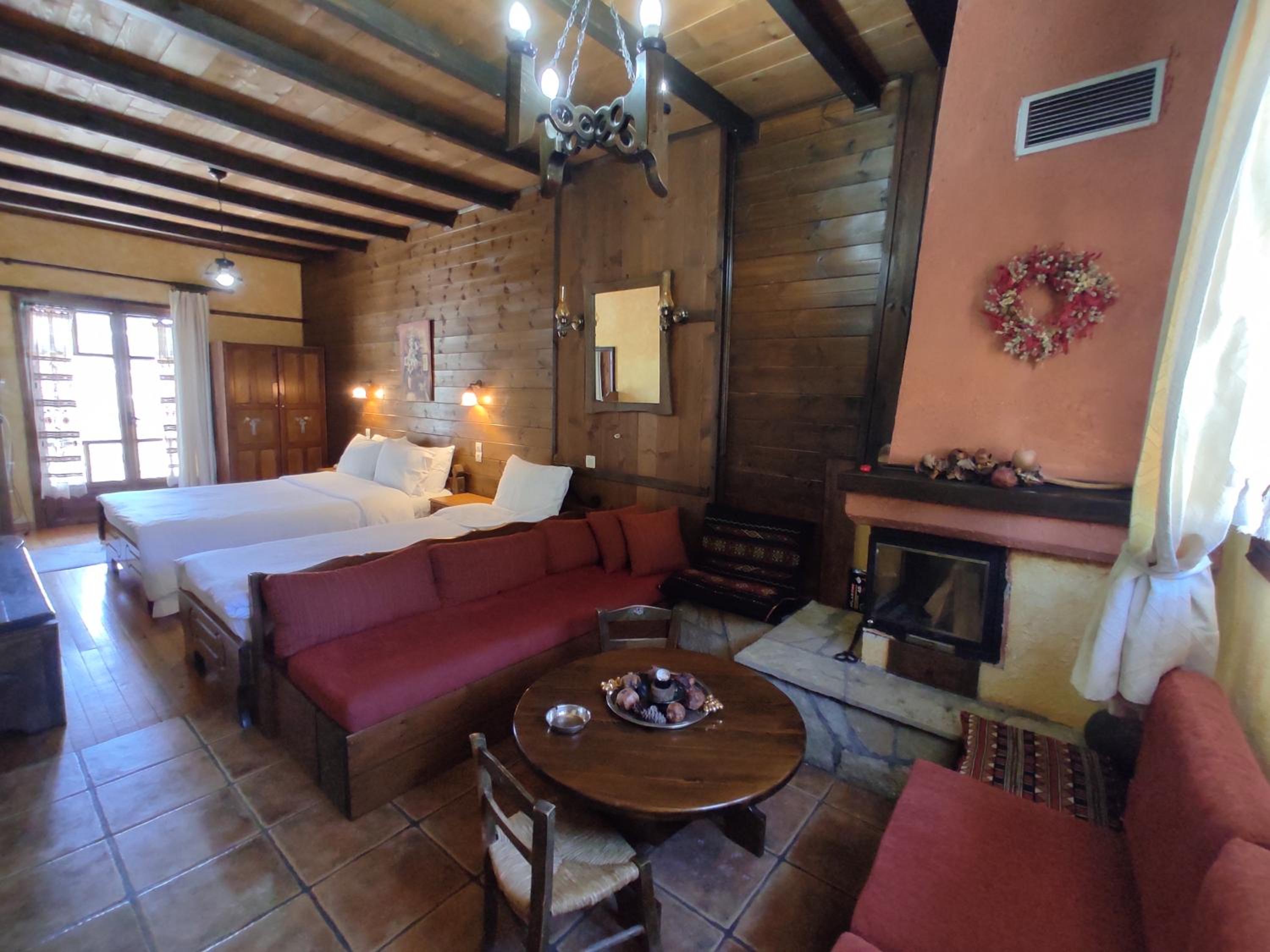 Triple Room with Fireplace - Photo 17
