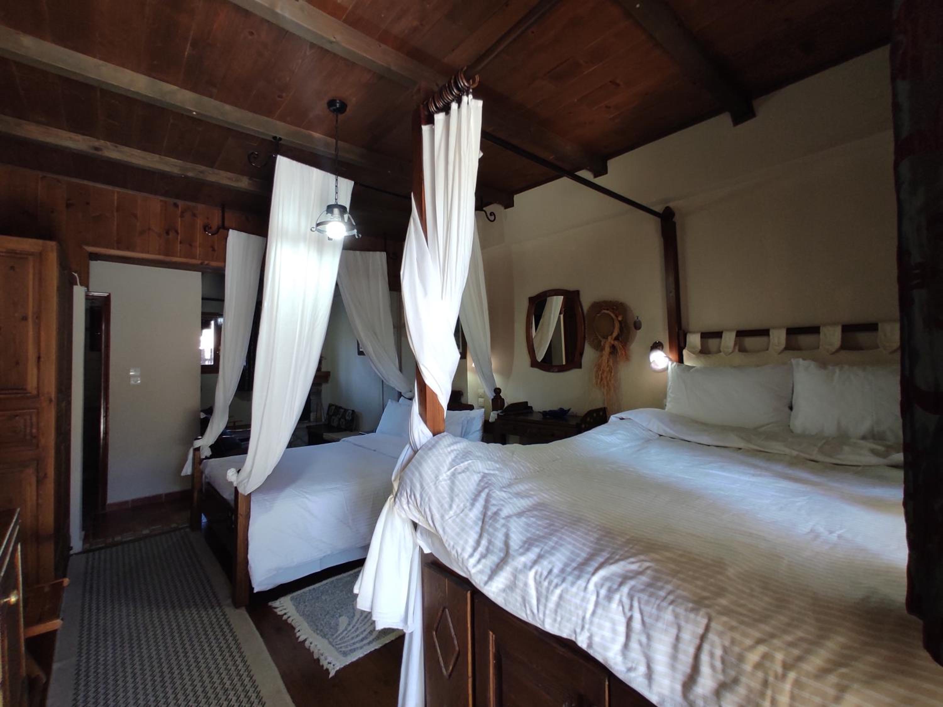 Triple Room with Fireplace - Photo 13