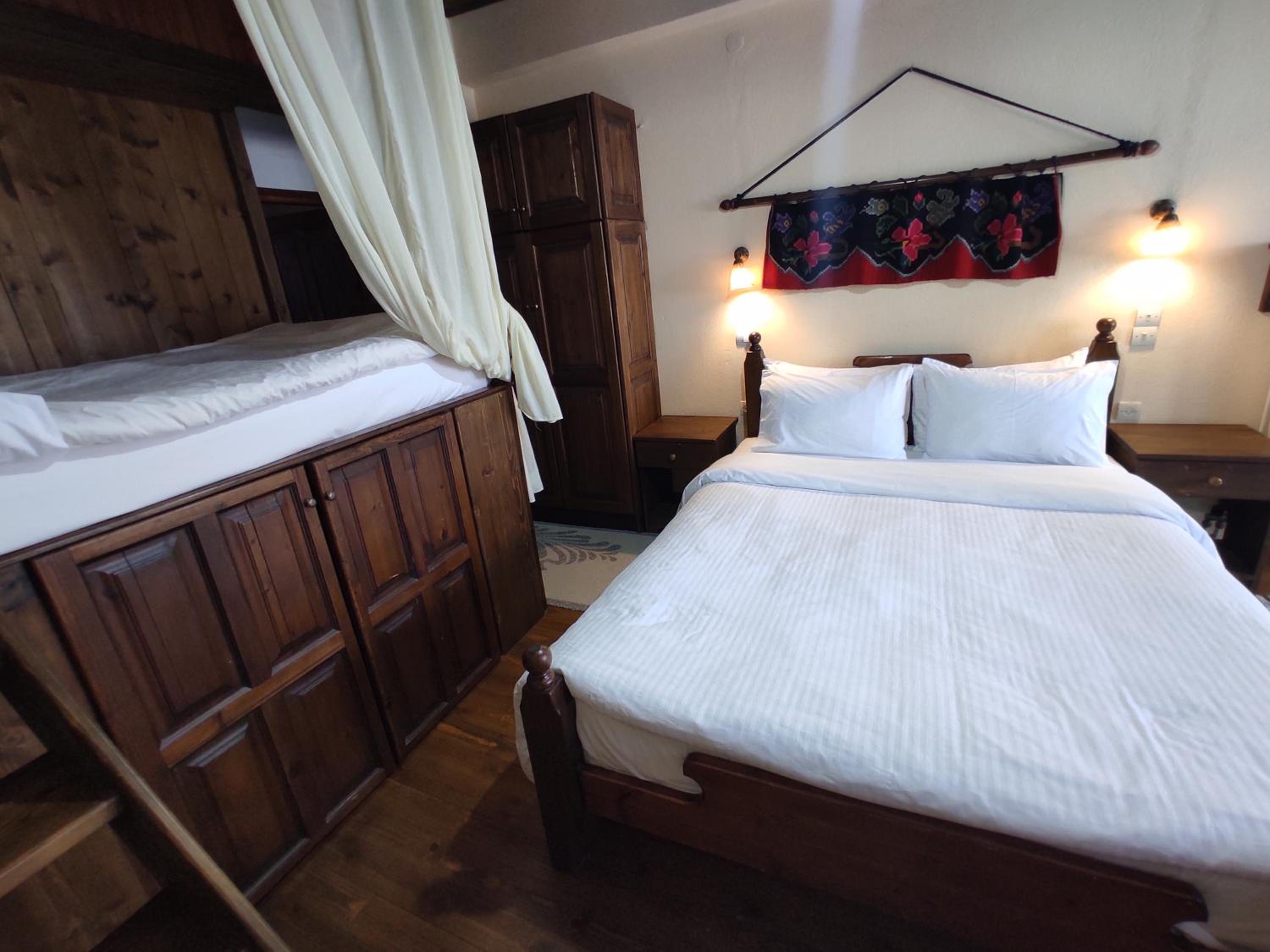 Triple Room with Fireplace - Photo 11