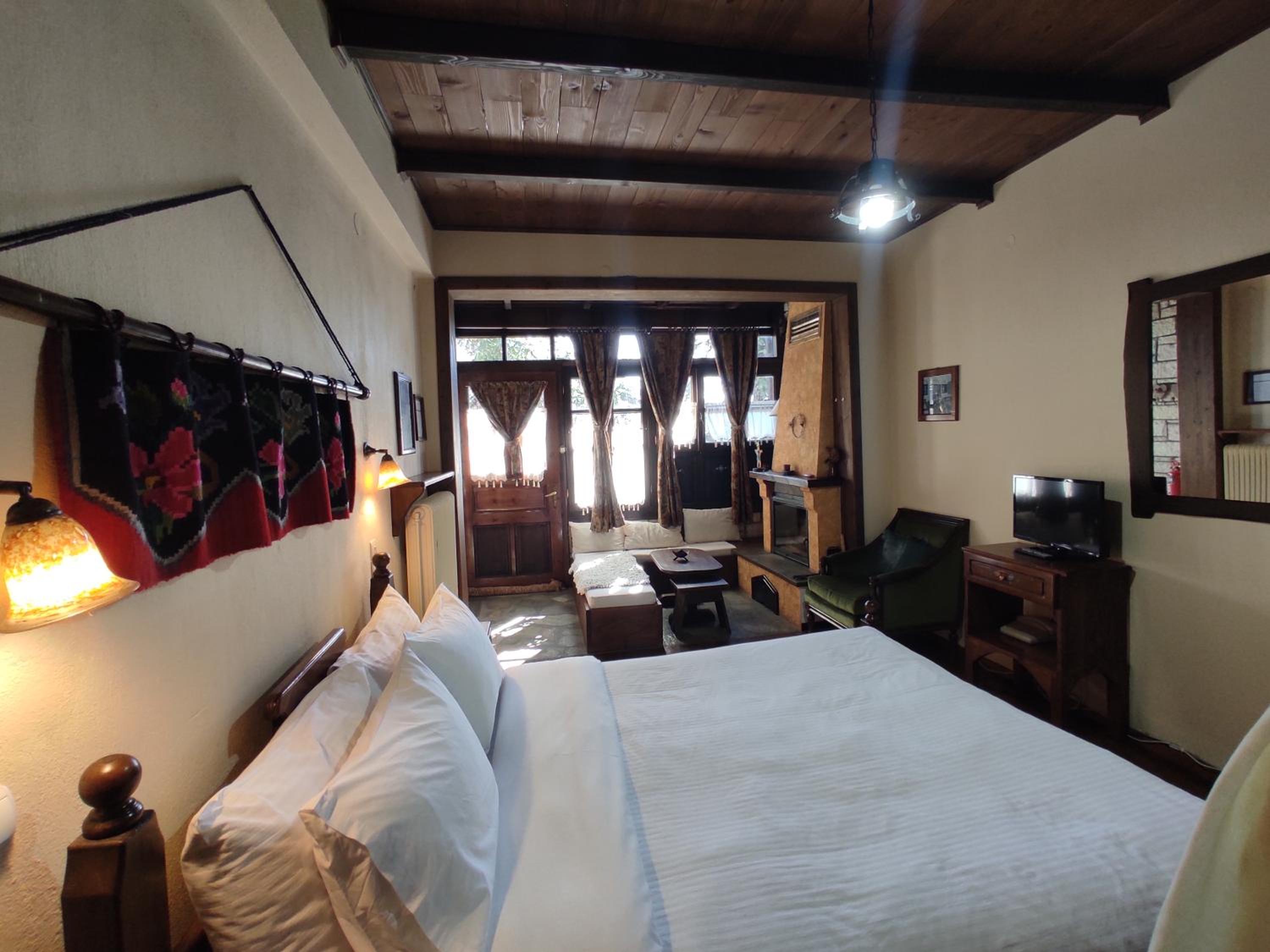 Triple Room with Fireplace - Photo 9