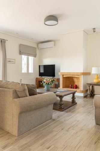 Three-Bedroom House photo 2