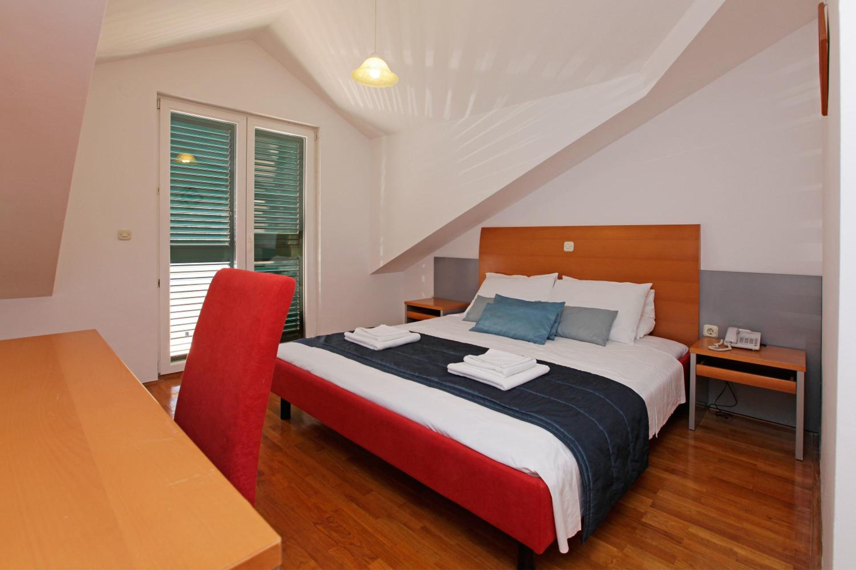 One-Bedroom Apartment with Balcony and Sea View photo 1