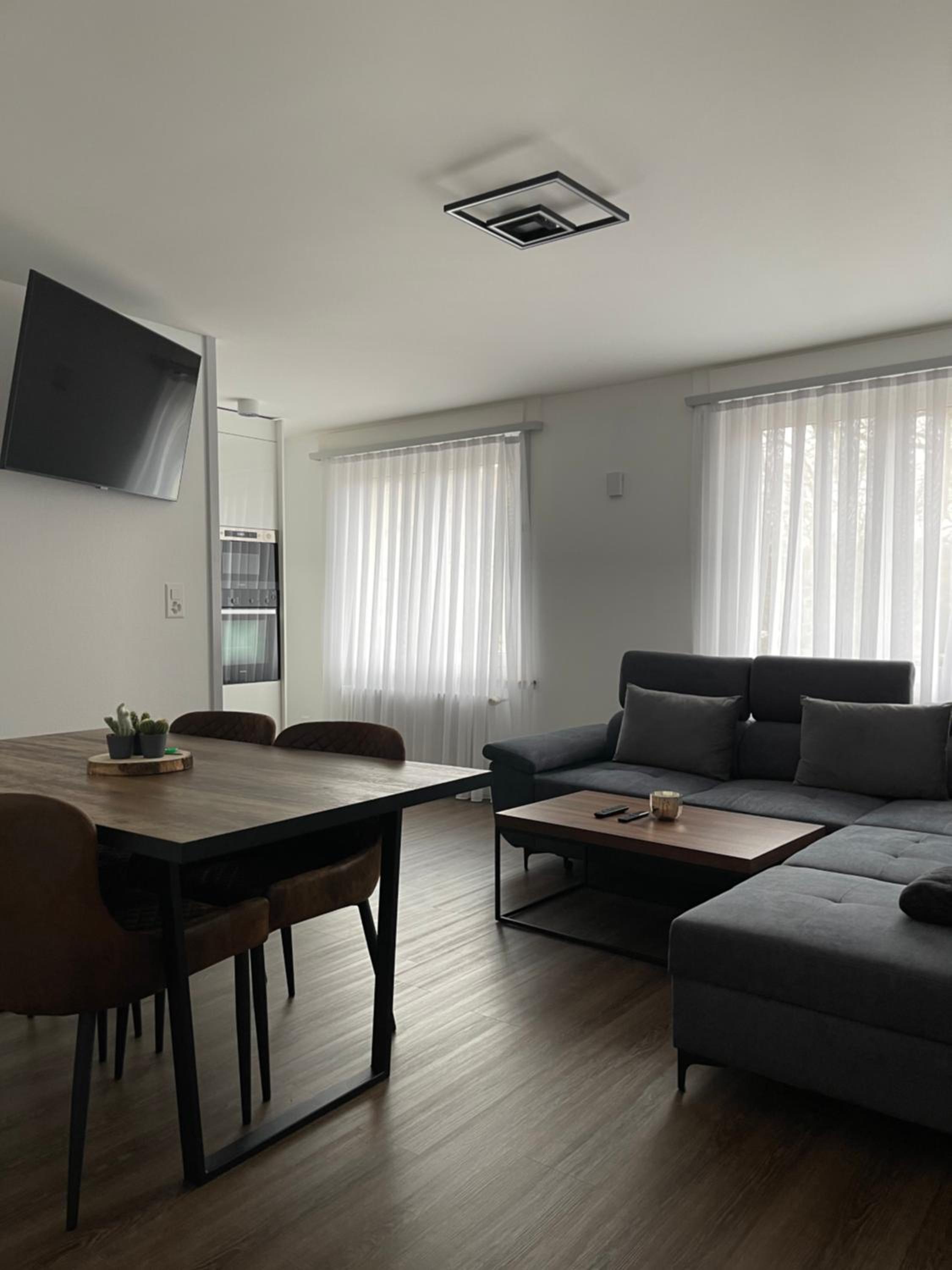 One-Bedroom Apartment photo 1