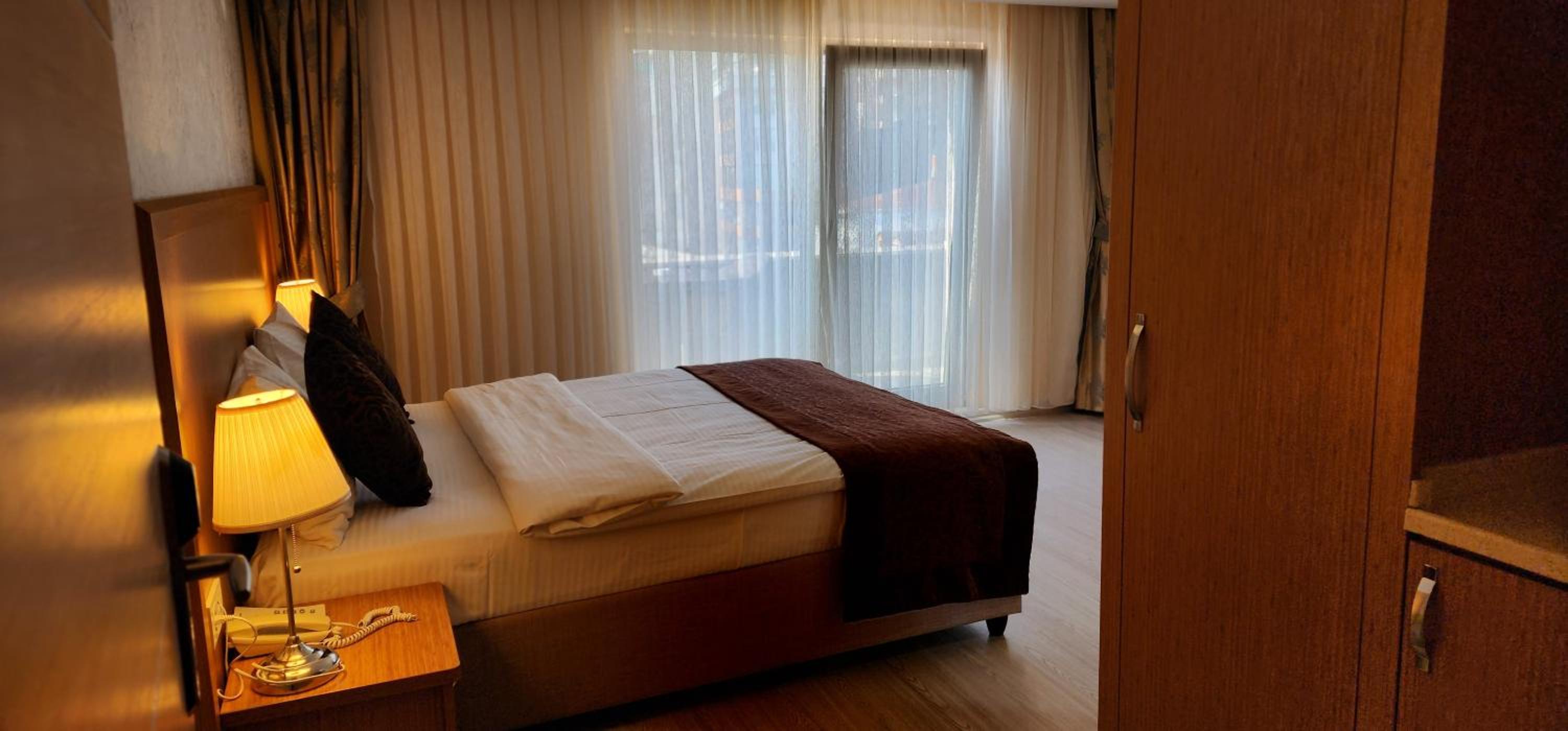Deluxe Double Room with Balcony photo 1