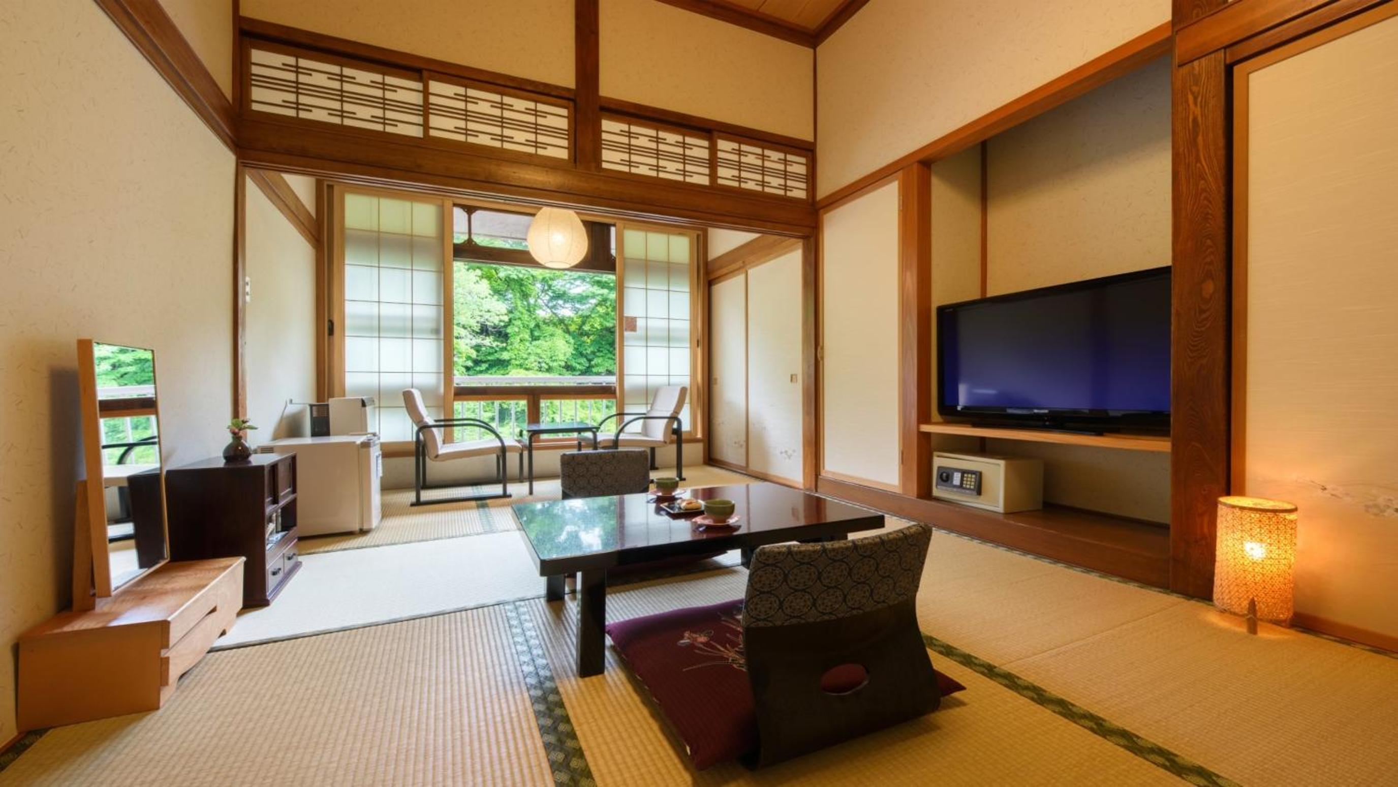 Japanese-Style Small Room with Shared Bathroom - River View