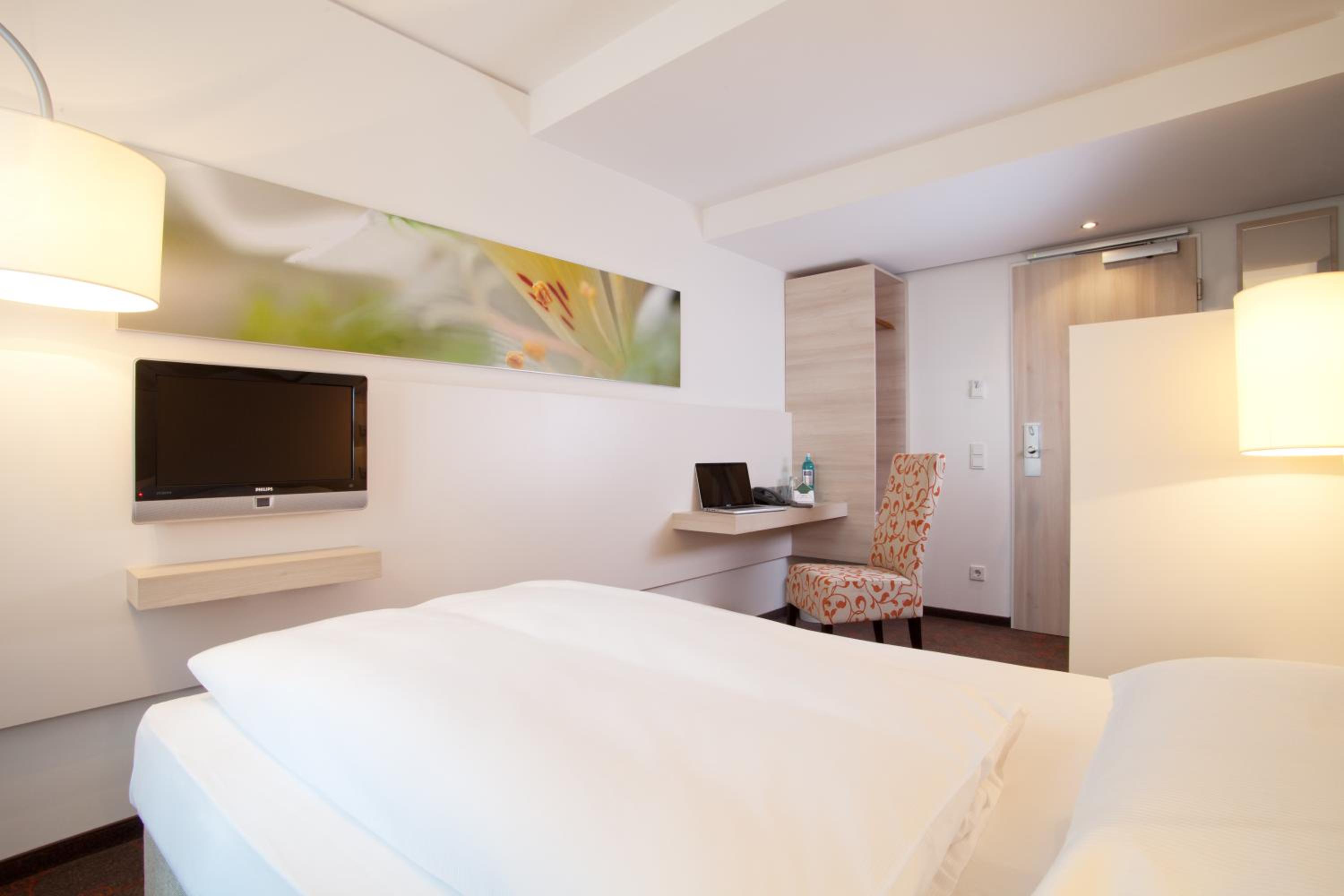 Comfort Double Room thumbnail 6
