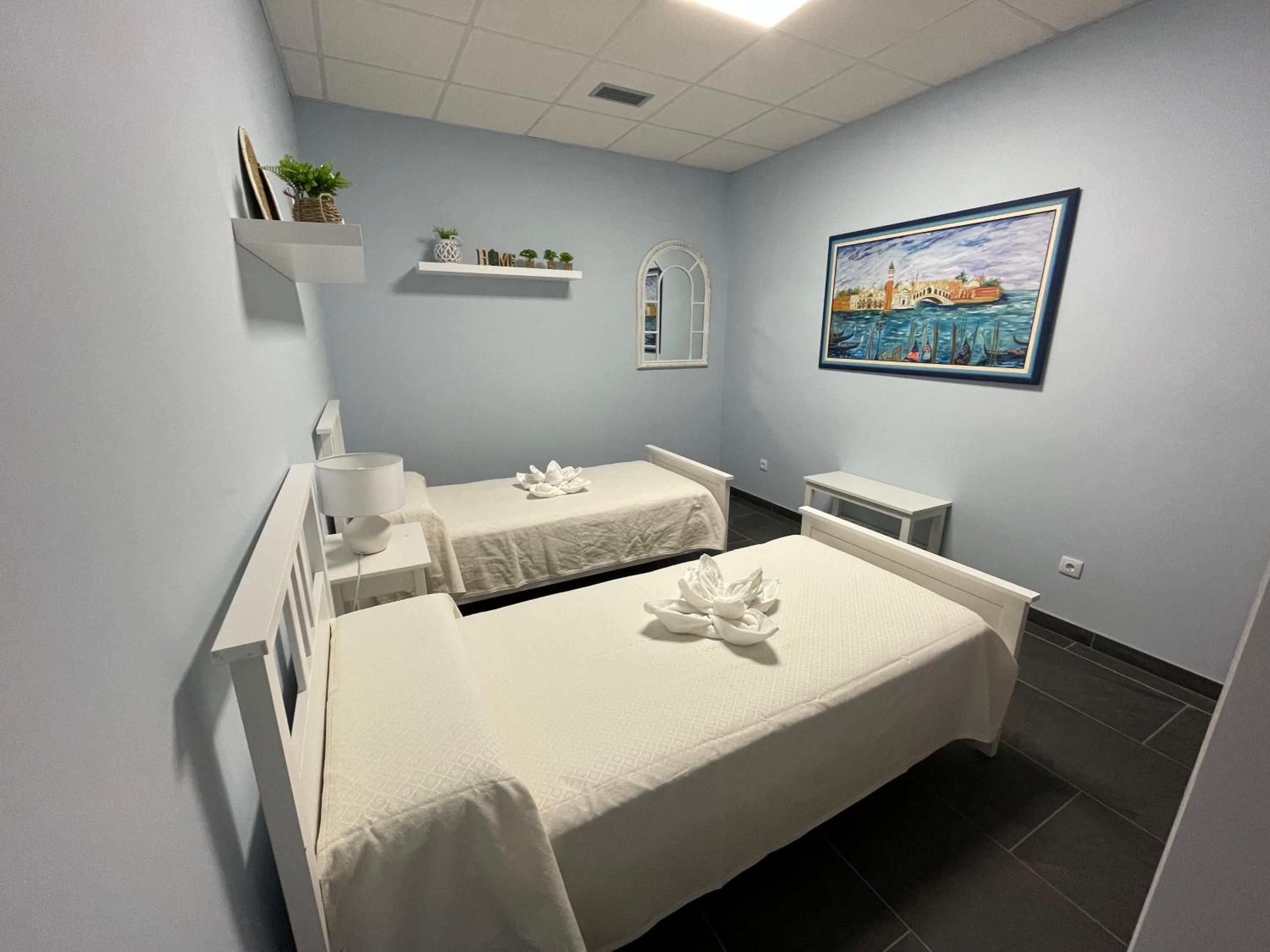 Habitación Estándar con Dos Camas y Baño Compartido