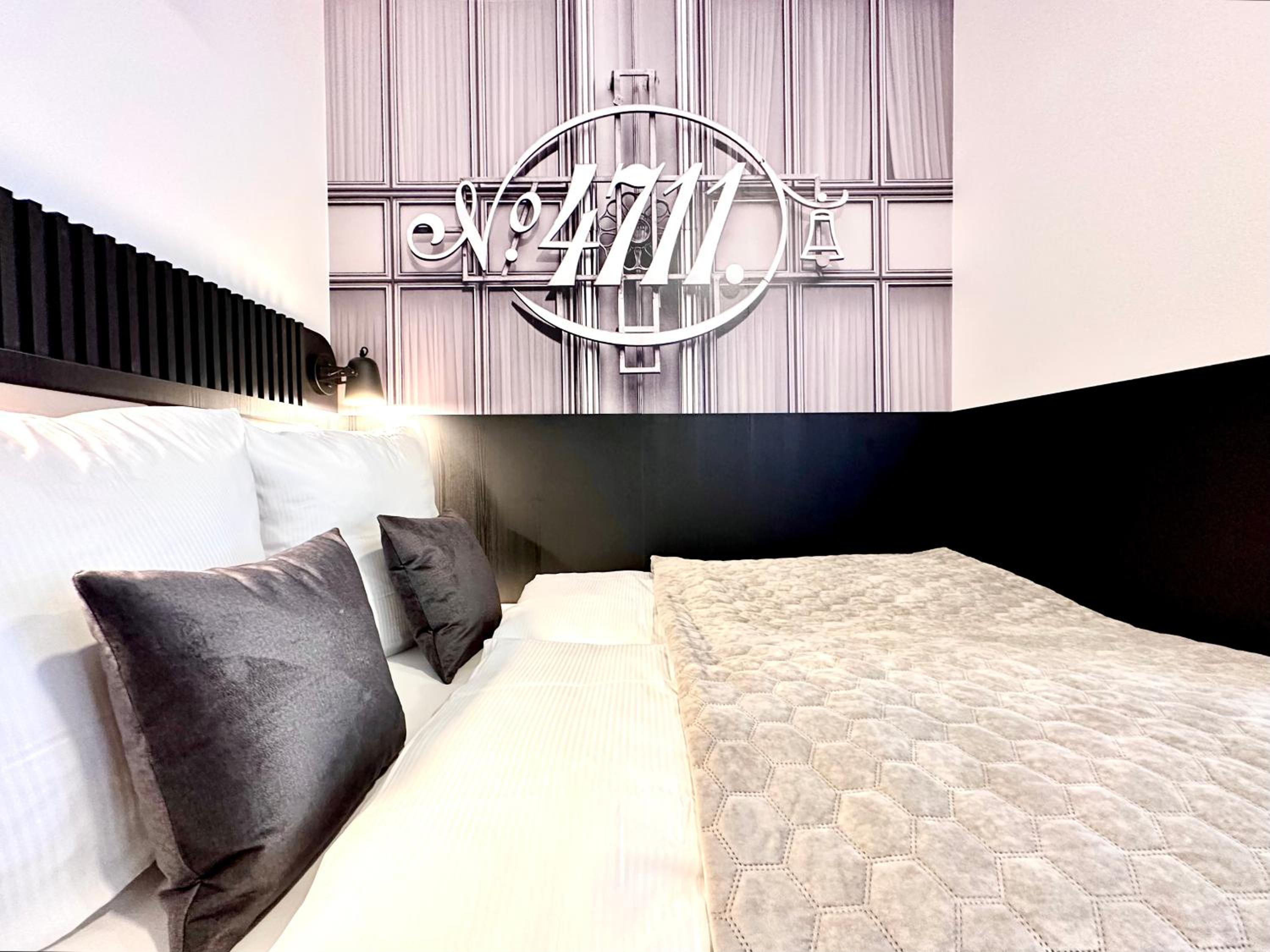 Compact Double Room with River View - Photo 27