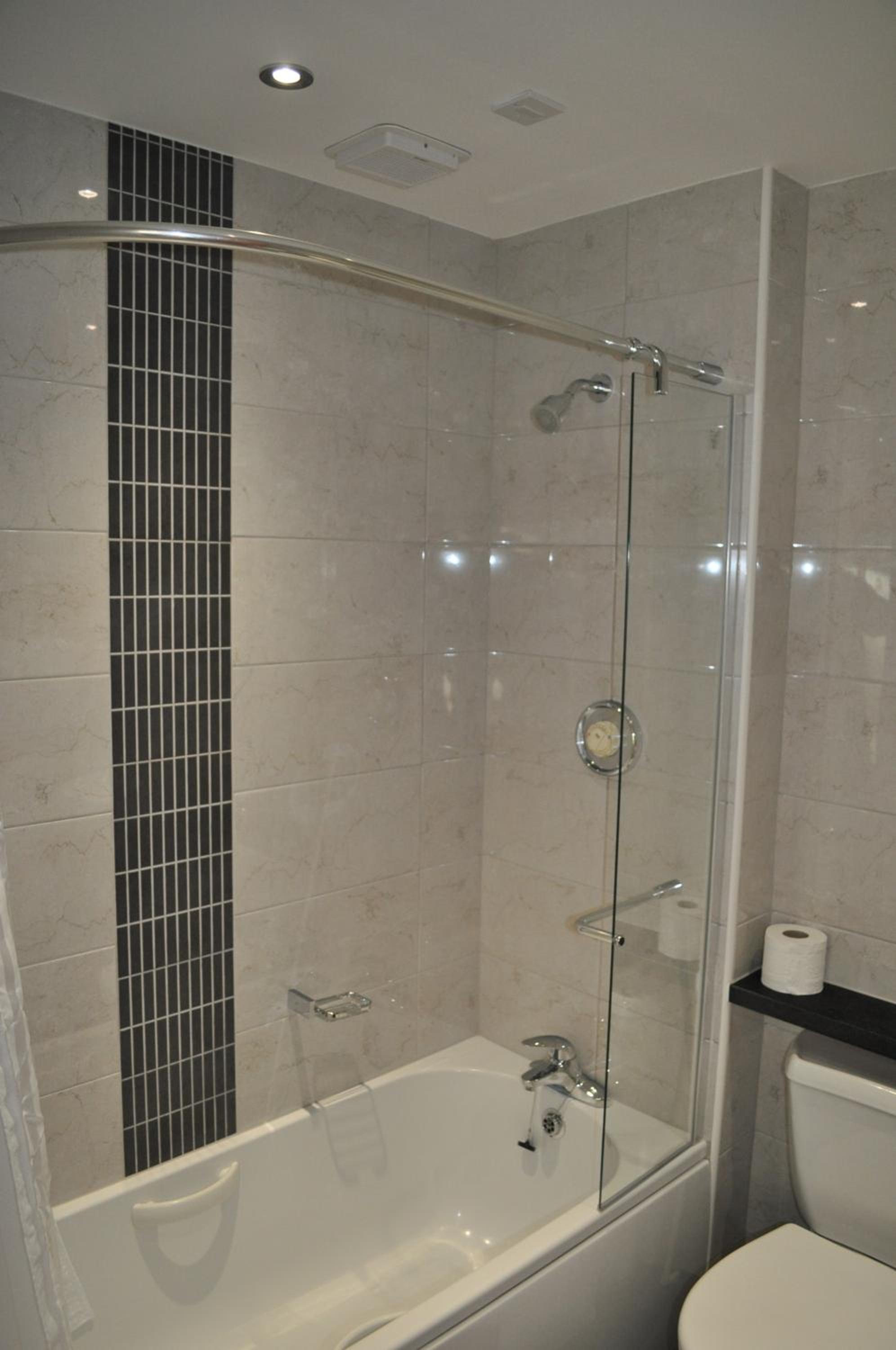 Single room with shared external bathroom photo 3