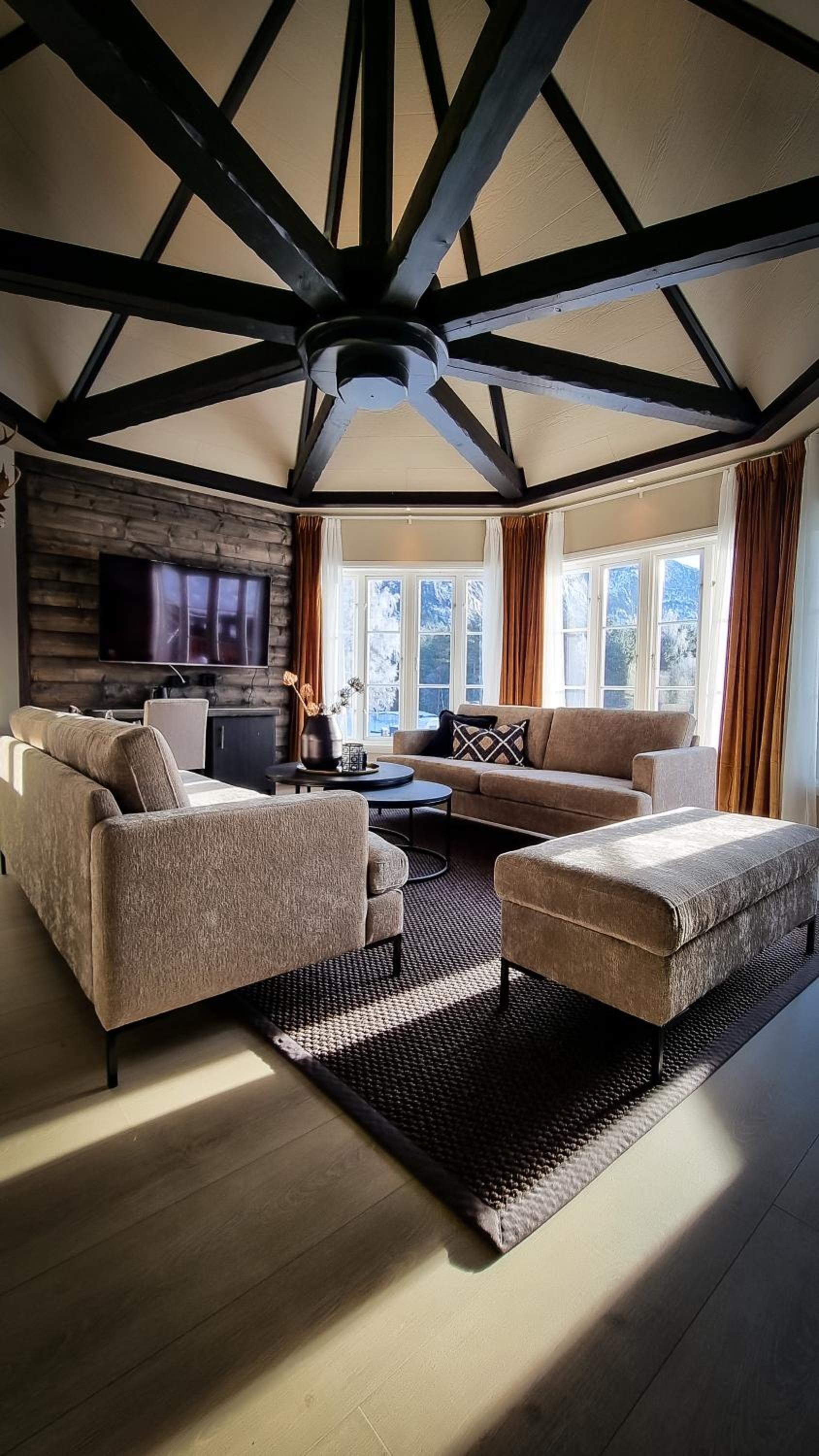 Suite with Mountain View photo 2