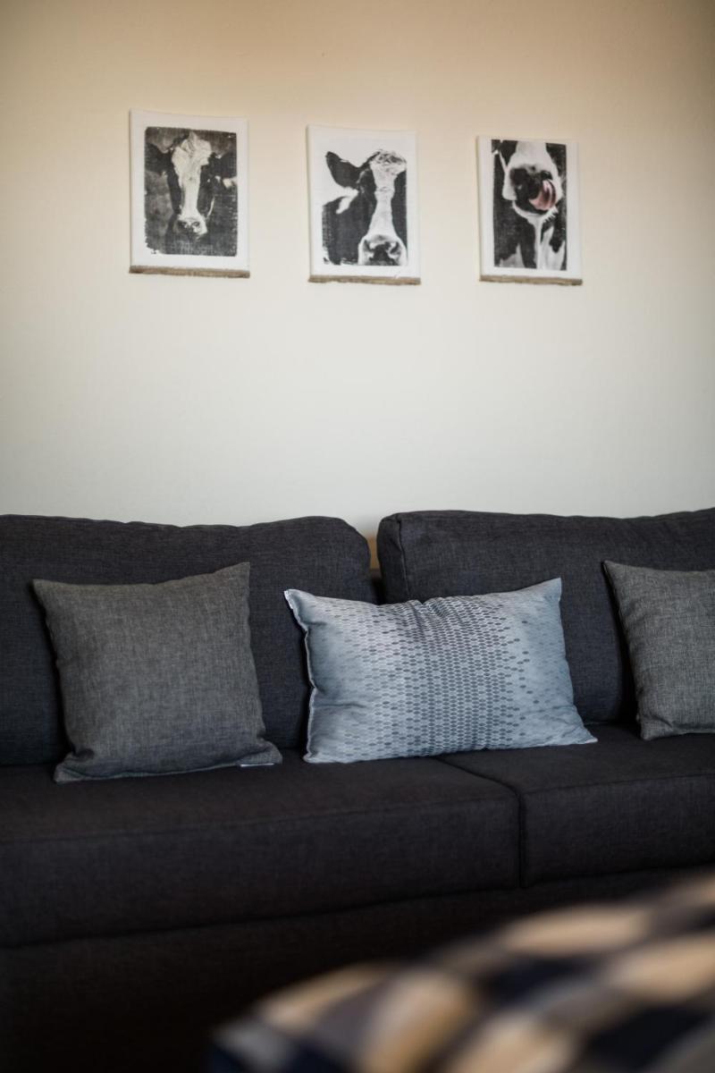 Family Room with Lake View - Photo 4
