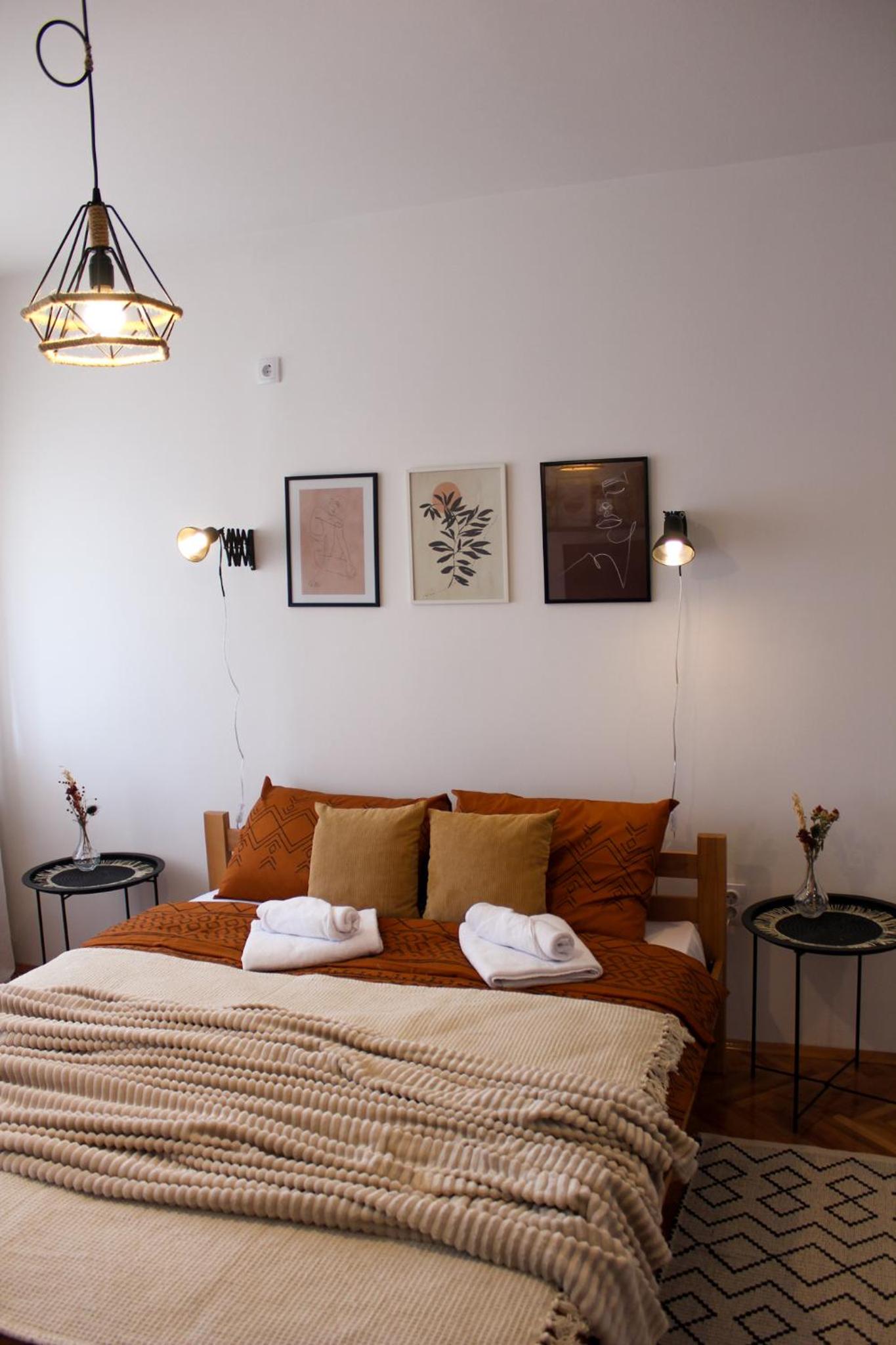 One-Bedroom Apartment photo 1