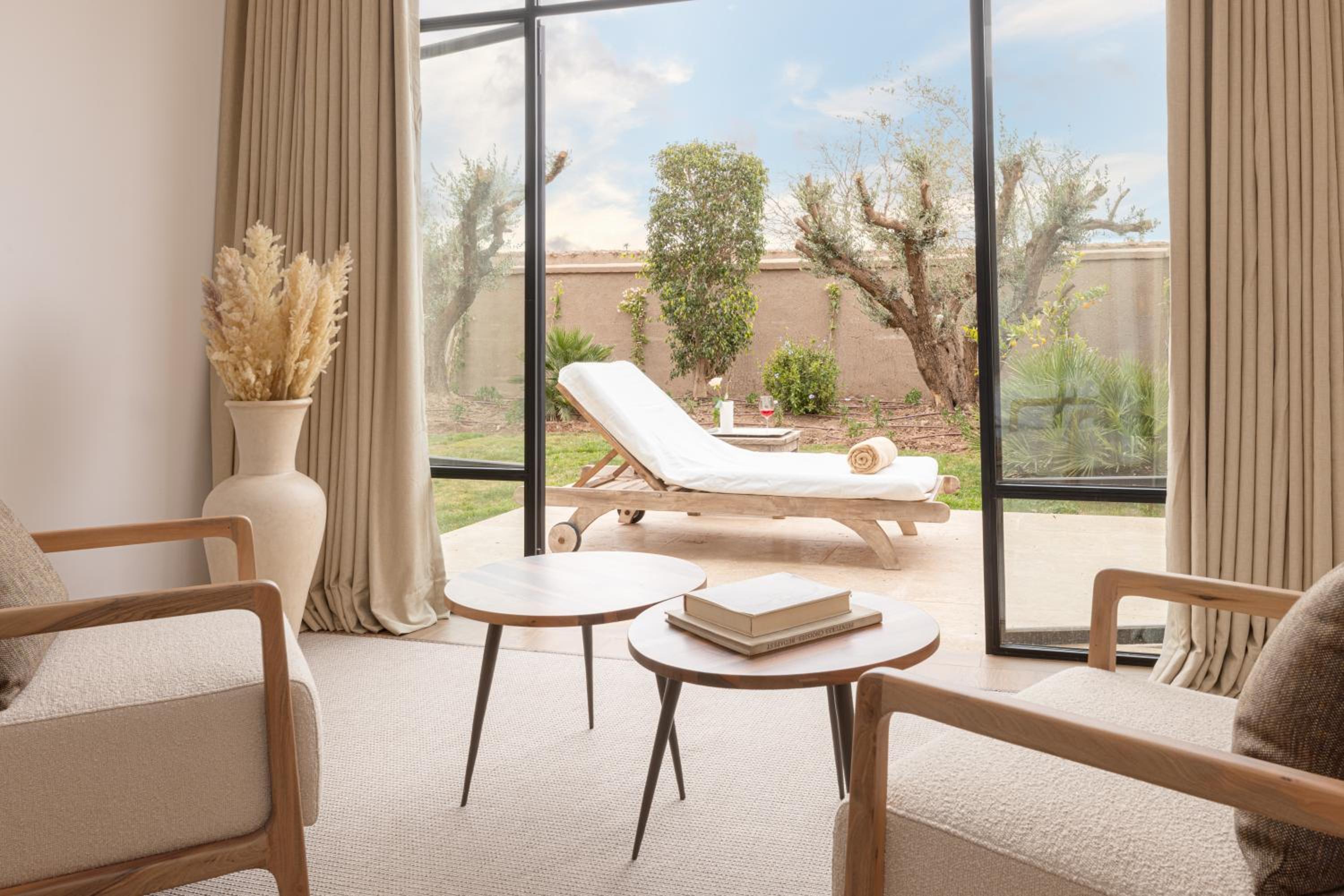 Superior Suite - Photo 4