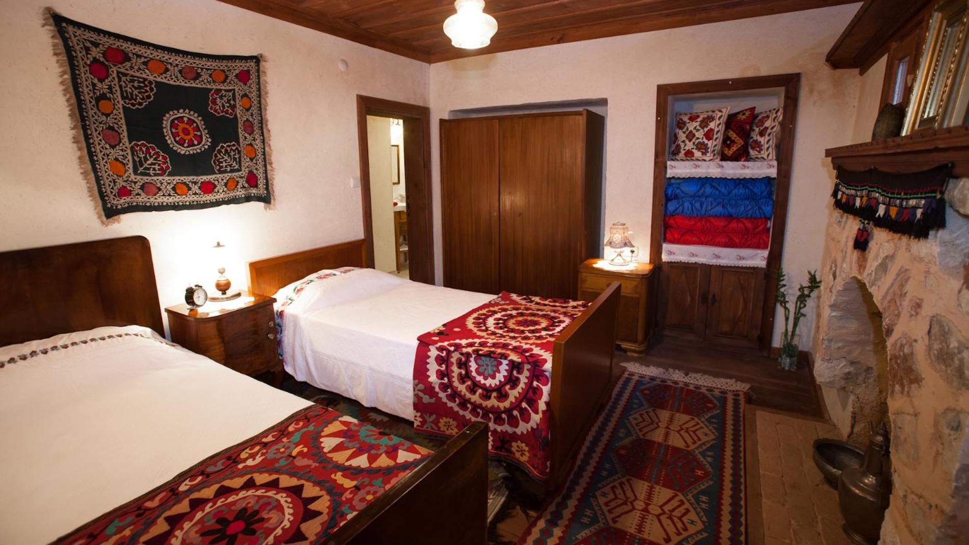 Mansion with Kitchen and Two Bedrooms - Photo 1
