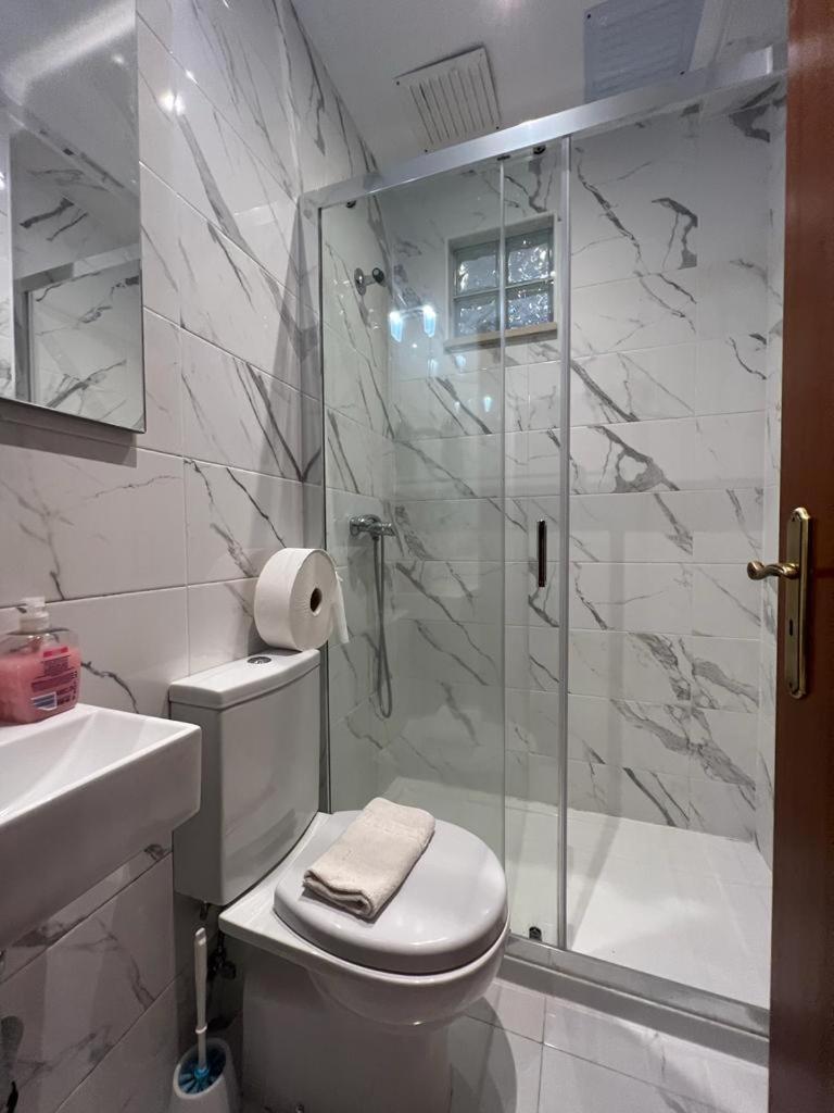 Family Room with Private Bathroom - Photo 10