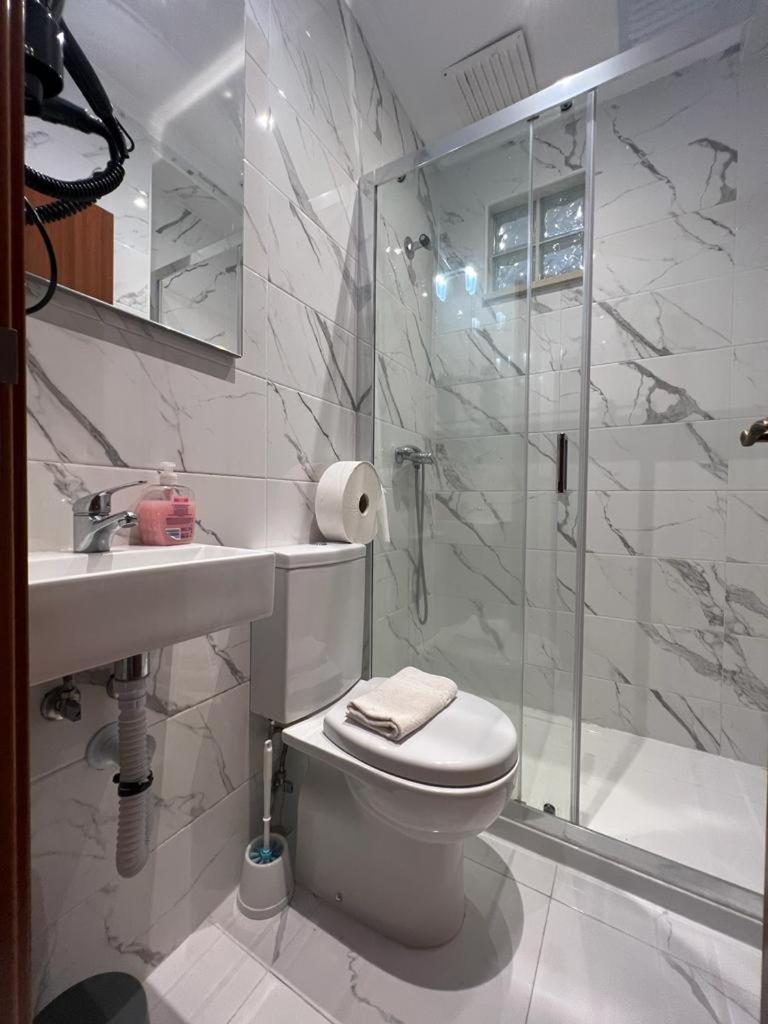 Family Room with Private Bathroom - Photo 2