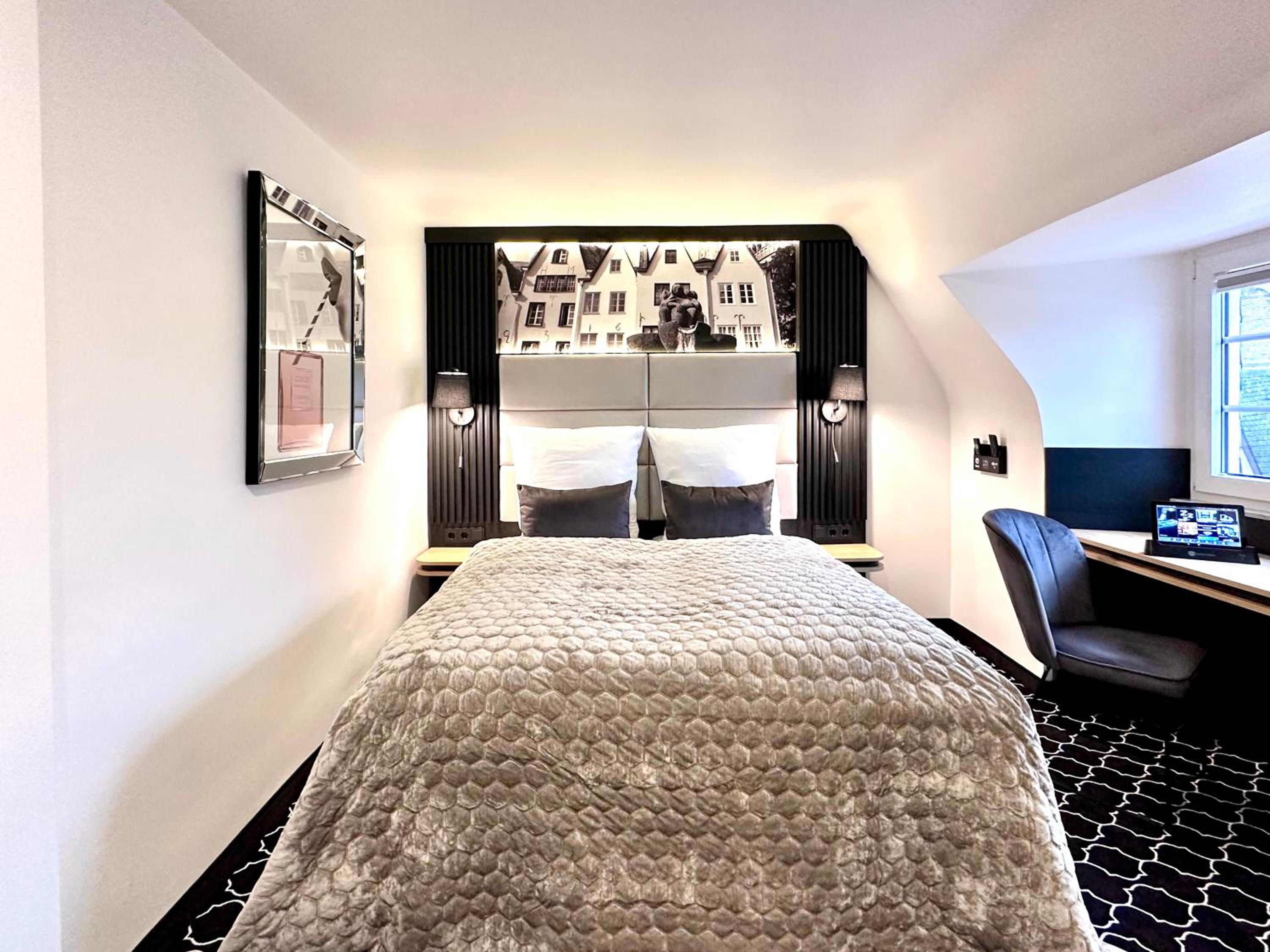 Two-Bedroom Suite with River View - Photo 22