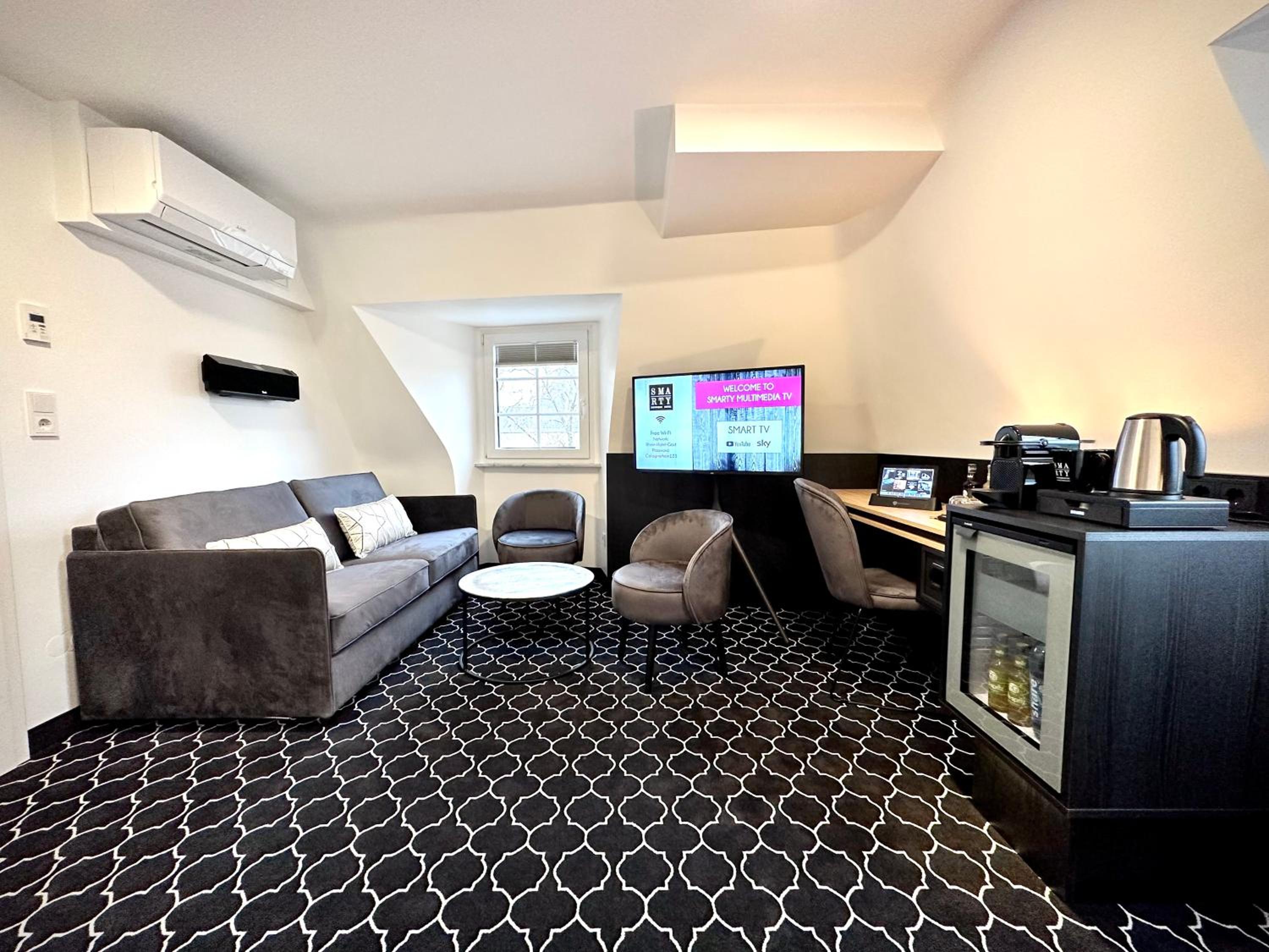 Two-Bedroom Suite with River View - Photo 40