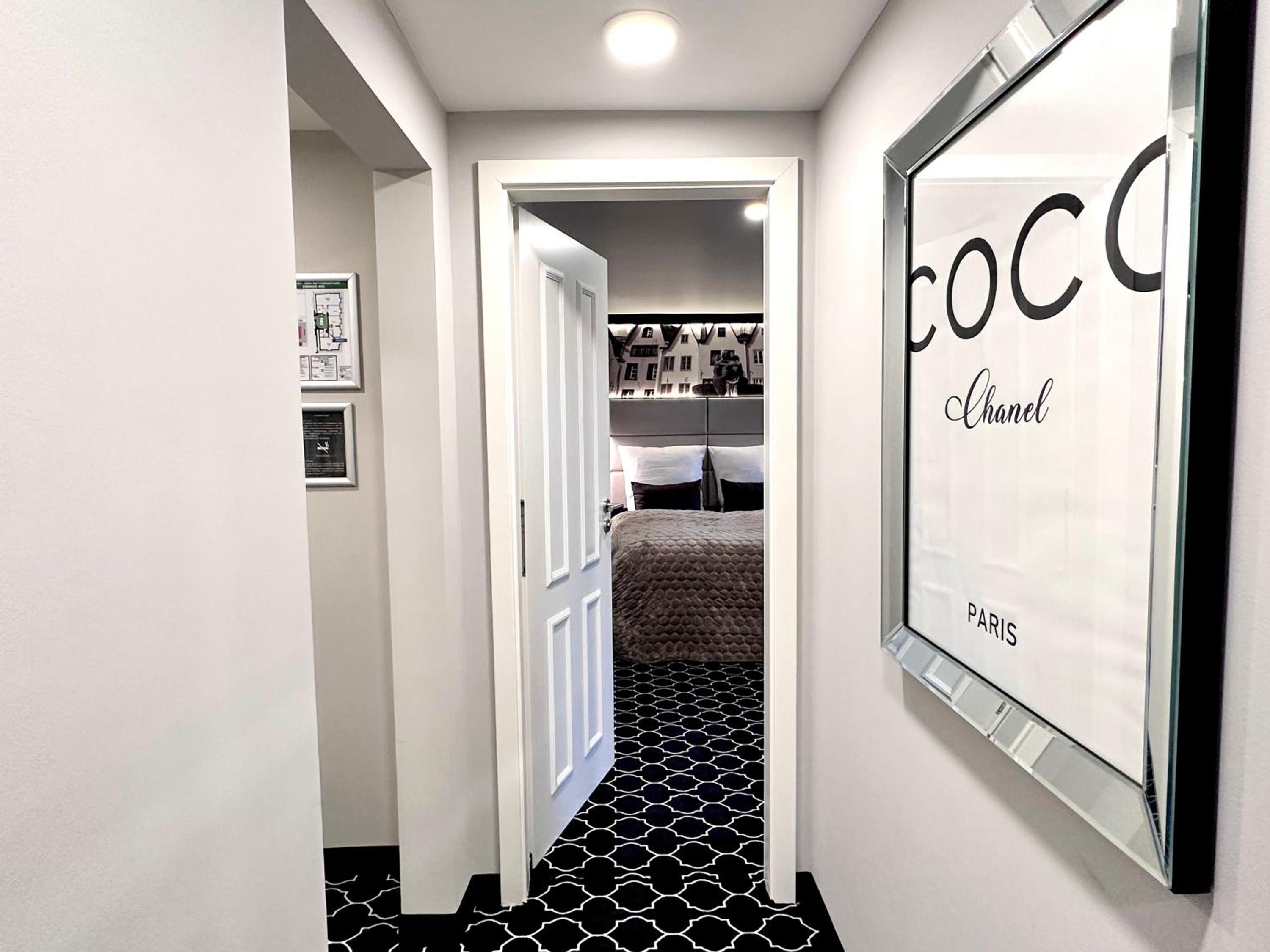 Two-Bedroom Suite with River View - Photo 11