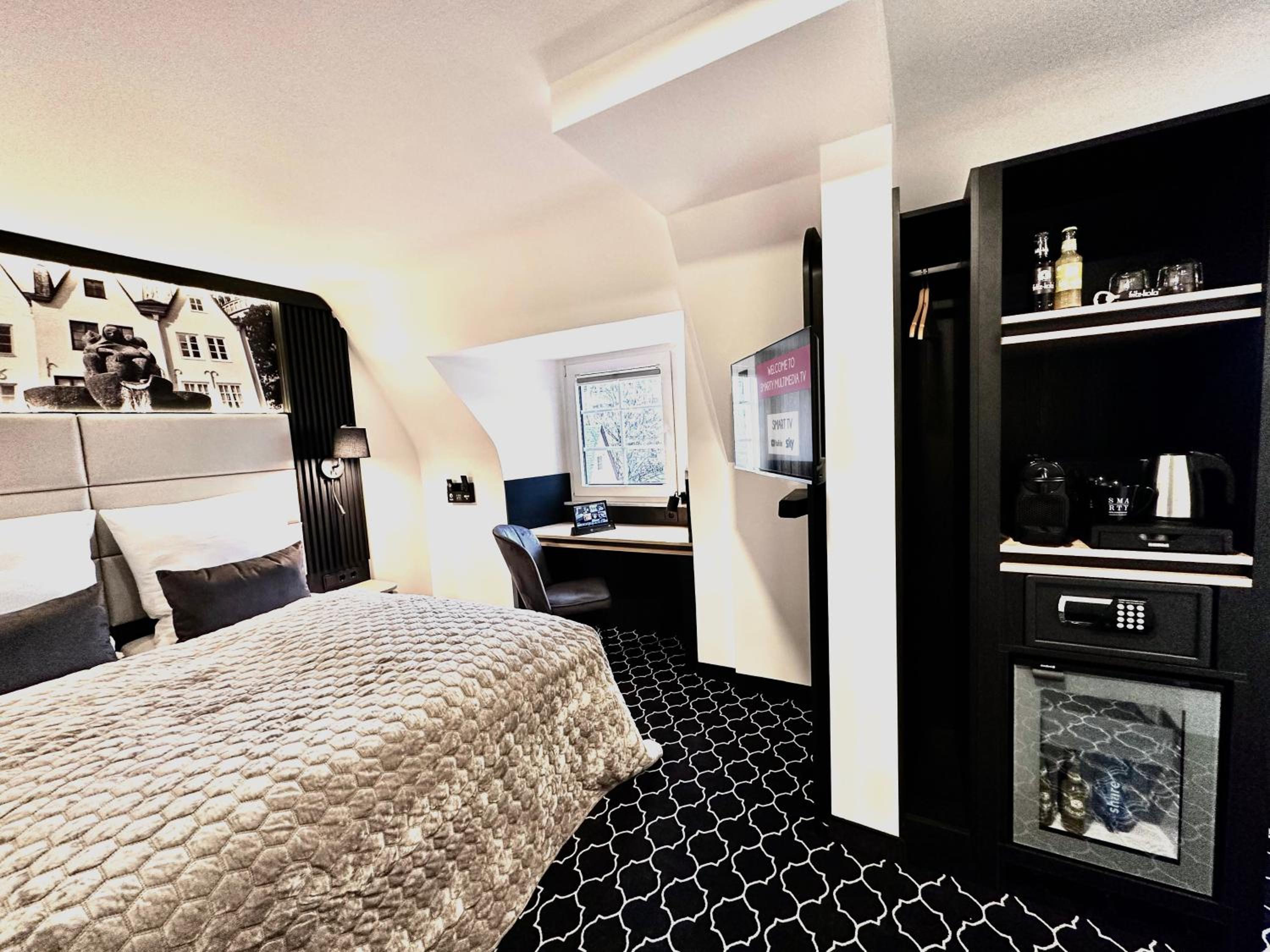 Two-Bedroom Suite with River View - Photo 31