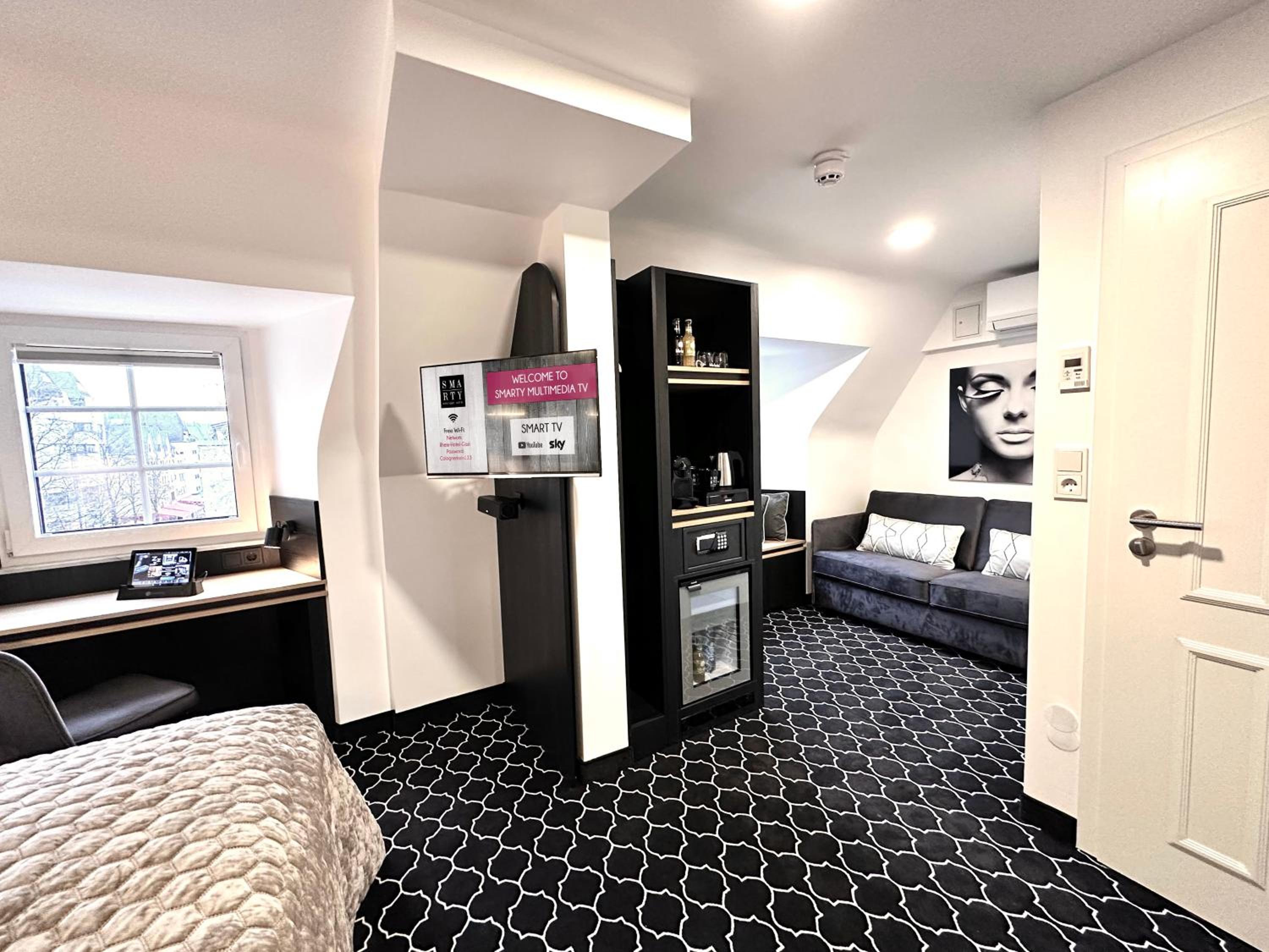 Two-Bedroom Suite with River View - Photo 29