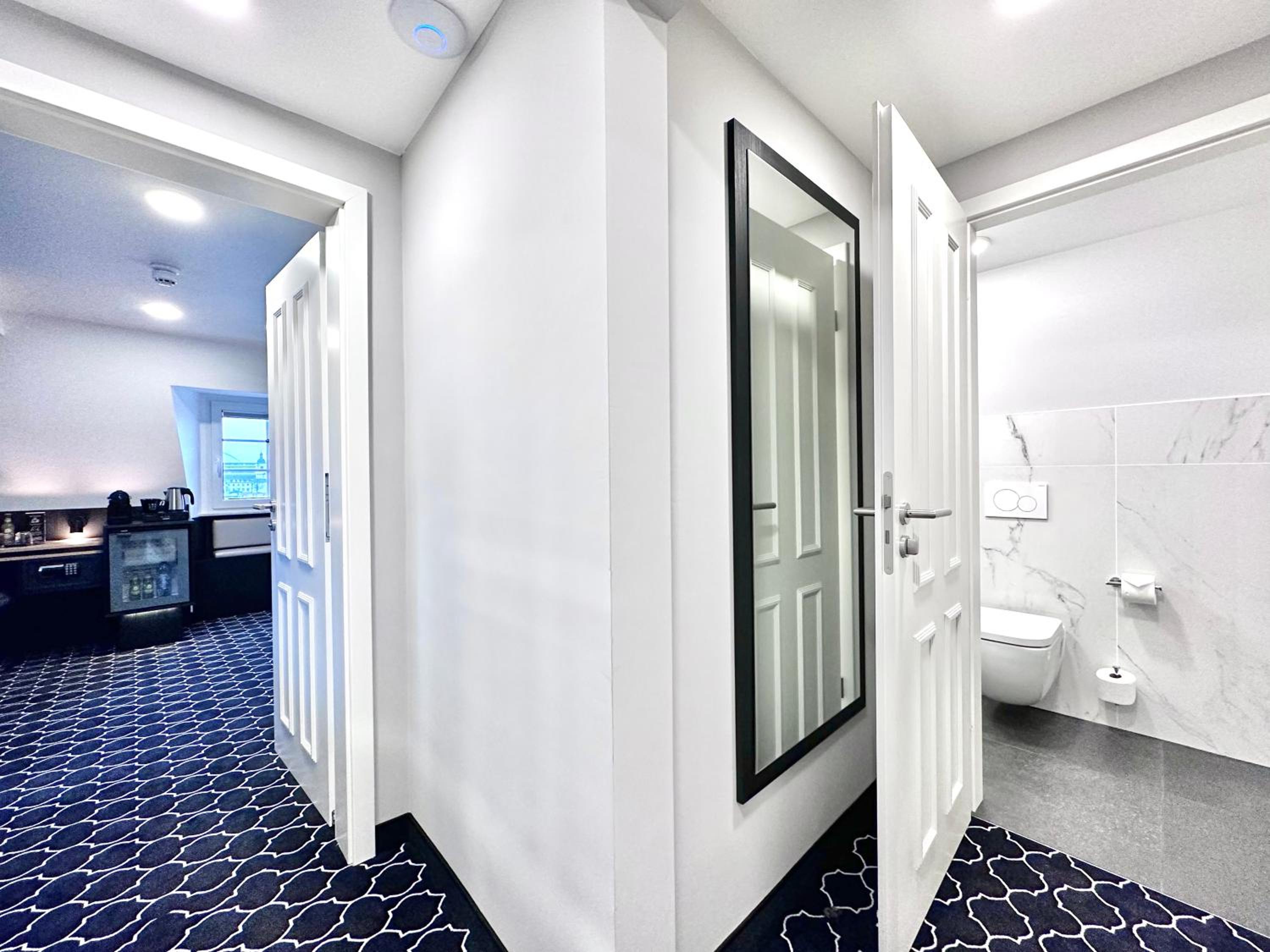 Two-Bedroom Suite with River View - Photo 21