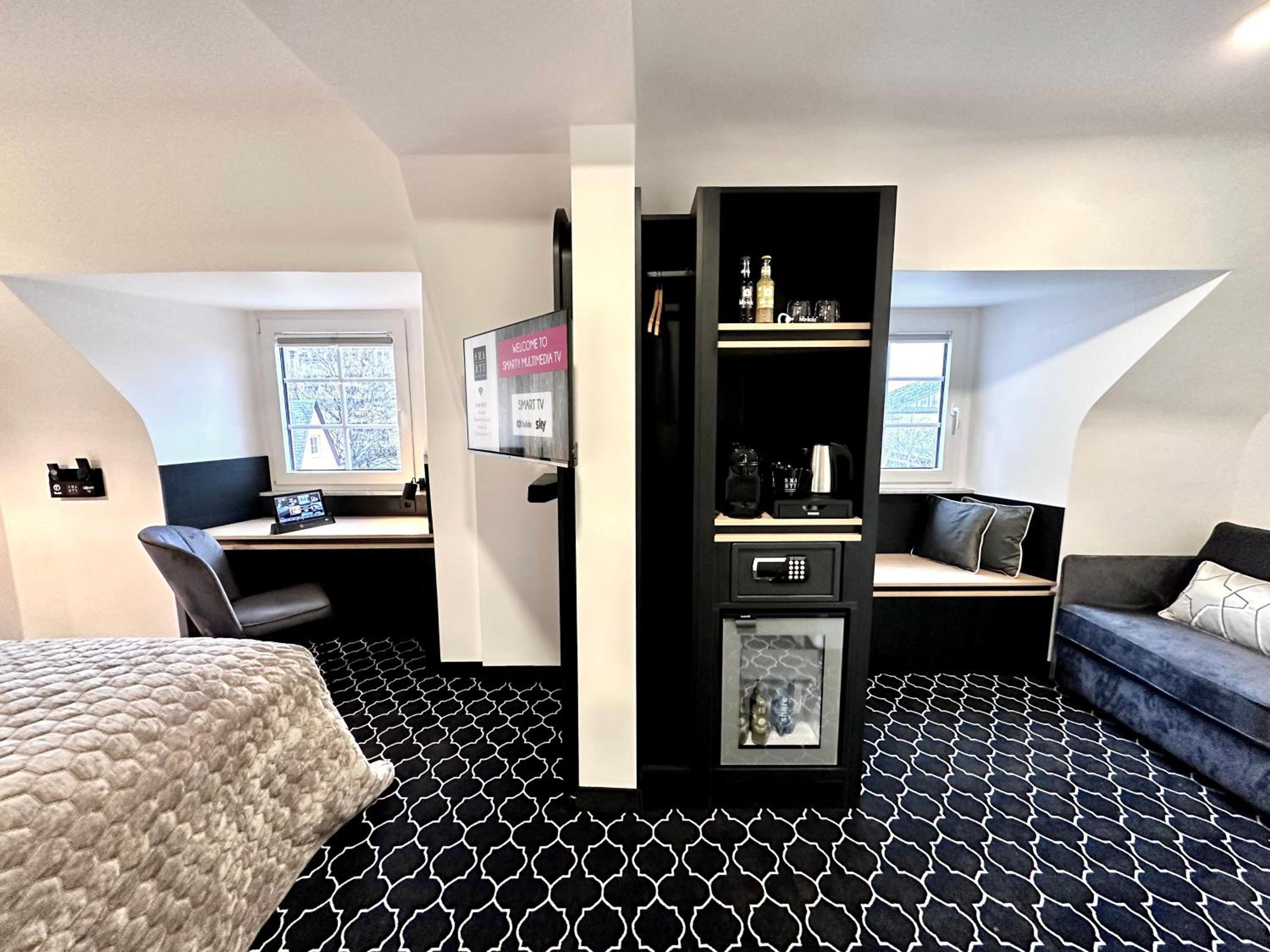 Two-Bedroom Suite with River View - Photo 25