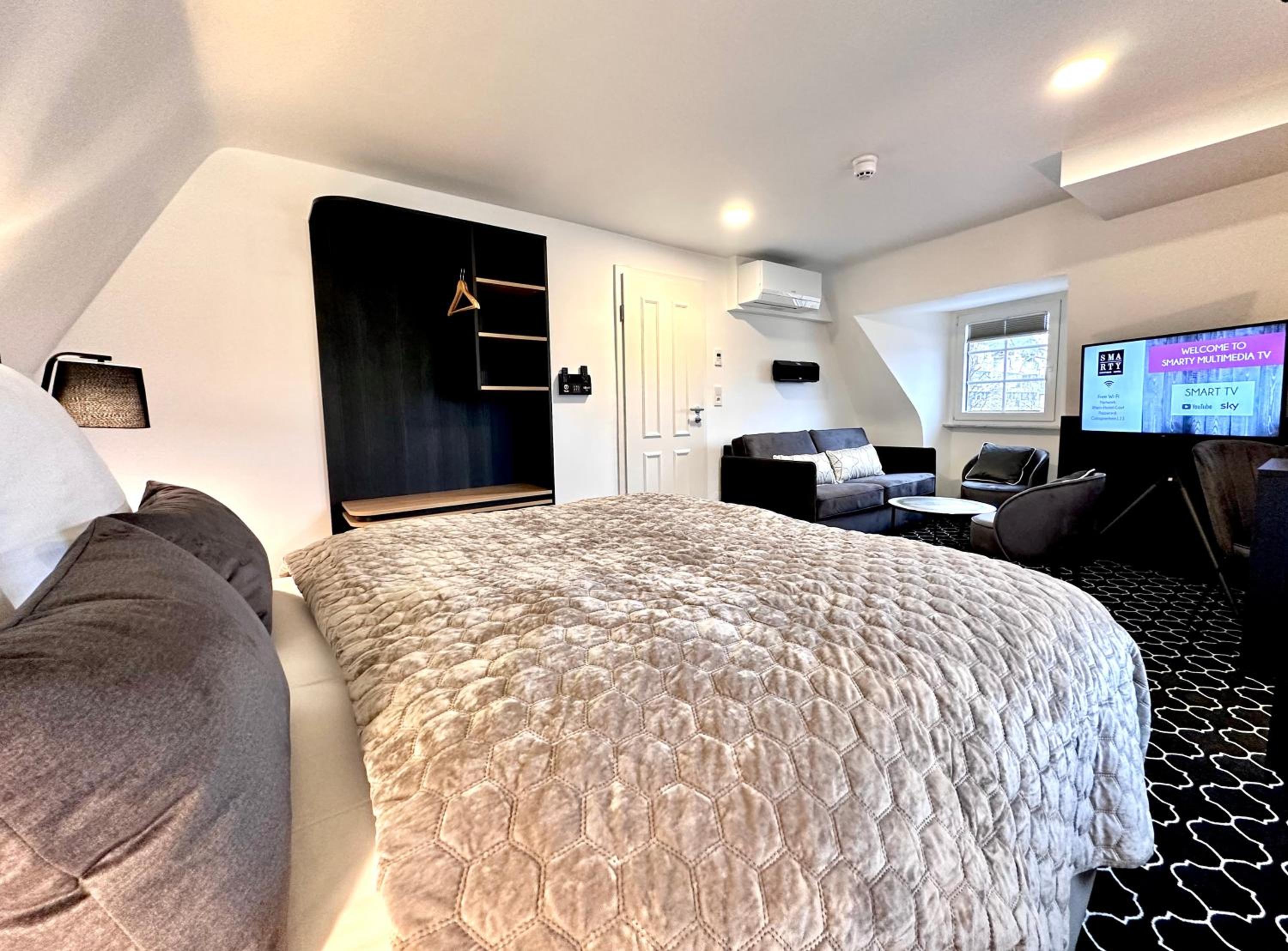 Two-Bedroom Suite with River View - Photo 12