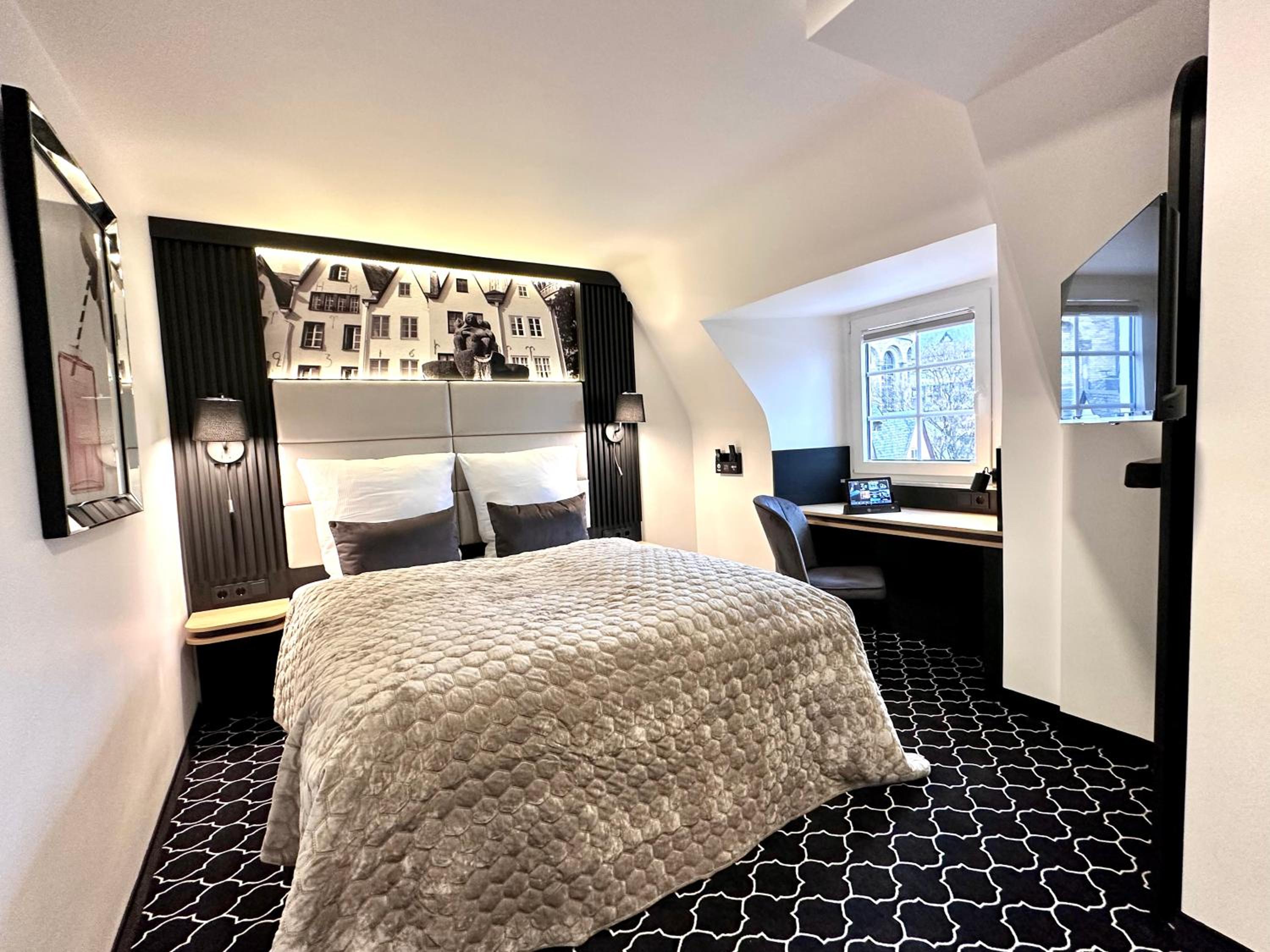 Two-Bedroom Suite with River View - Photo 7