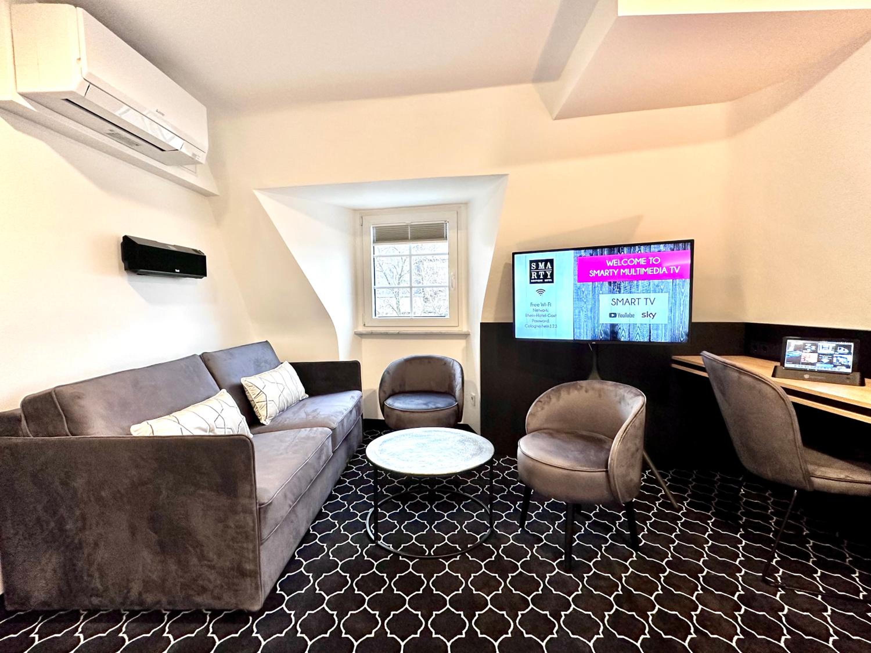 Two-Bedroom Suite with River View - Photo 30