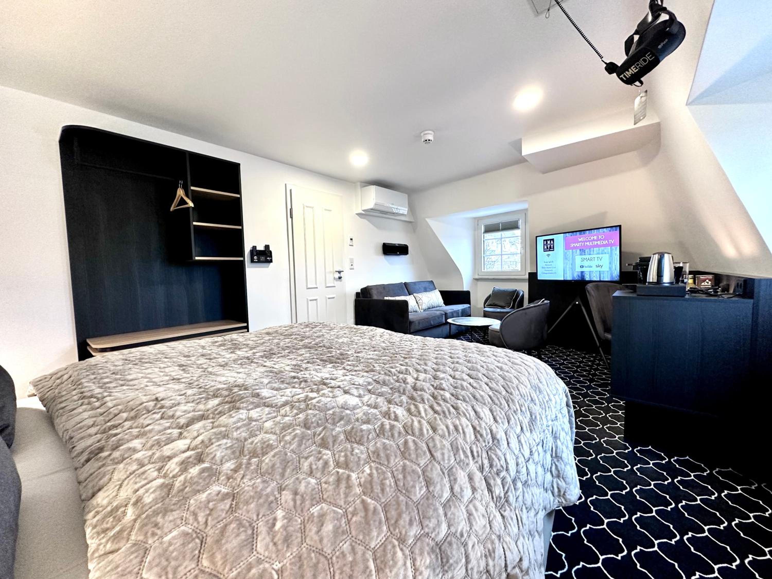 Two-Bedroom Suite with River View - Photo 5
