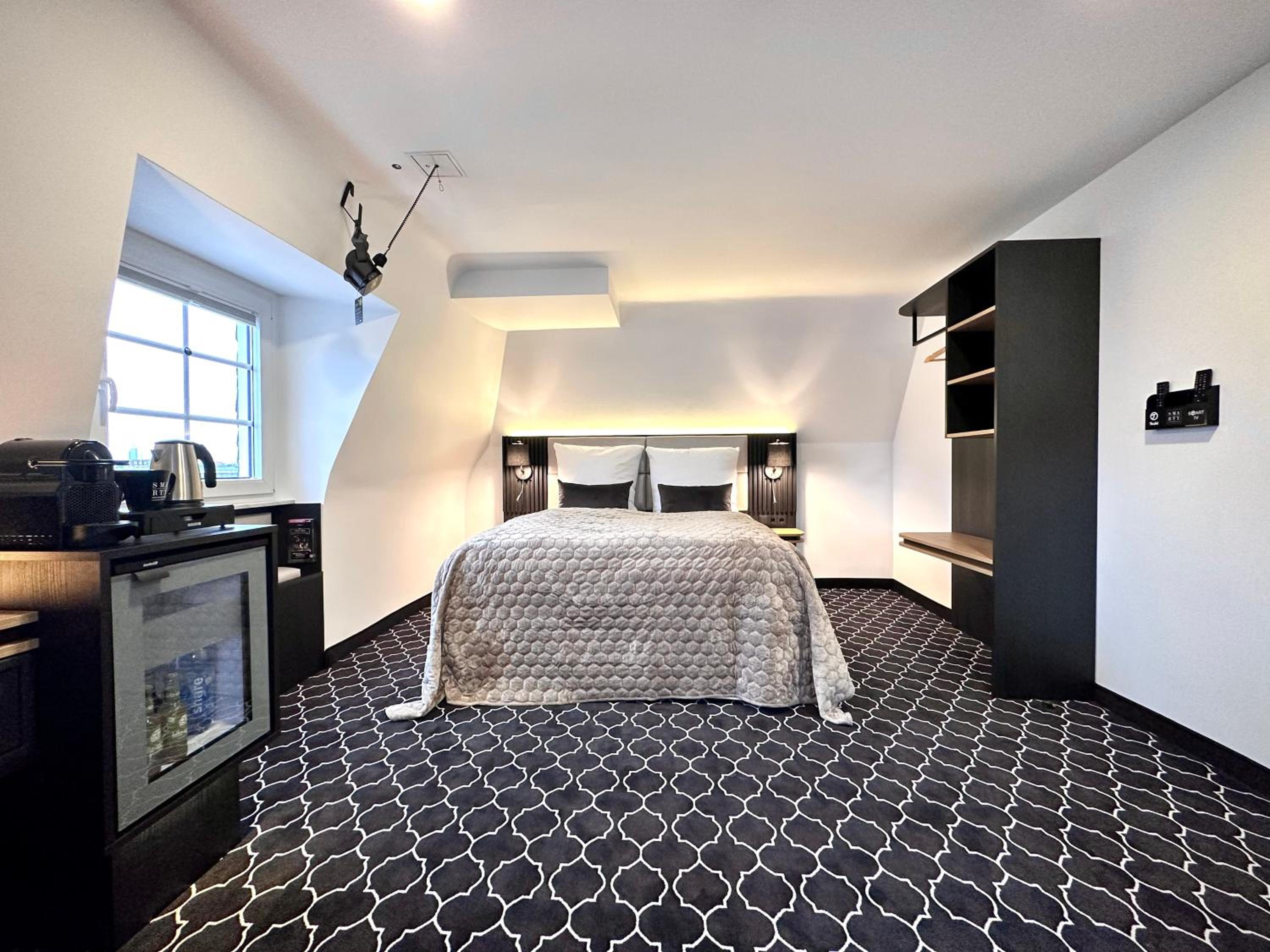 Two-Bedroom Suite with River View - Photo 28