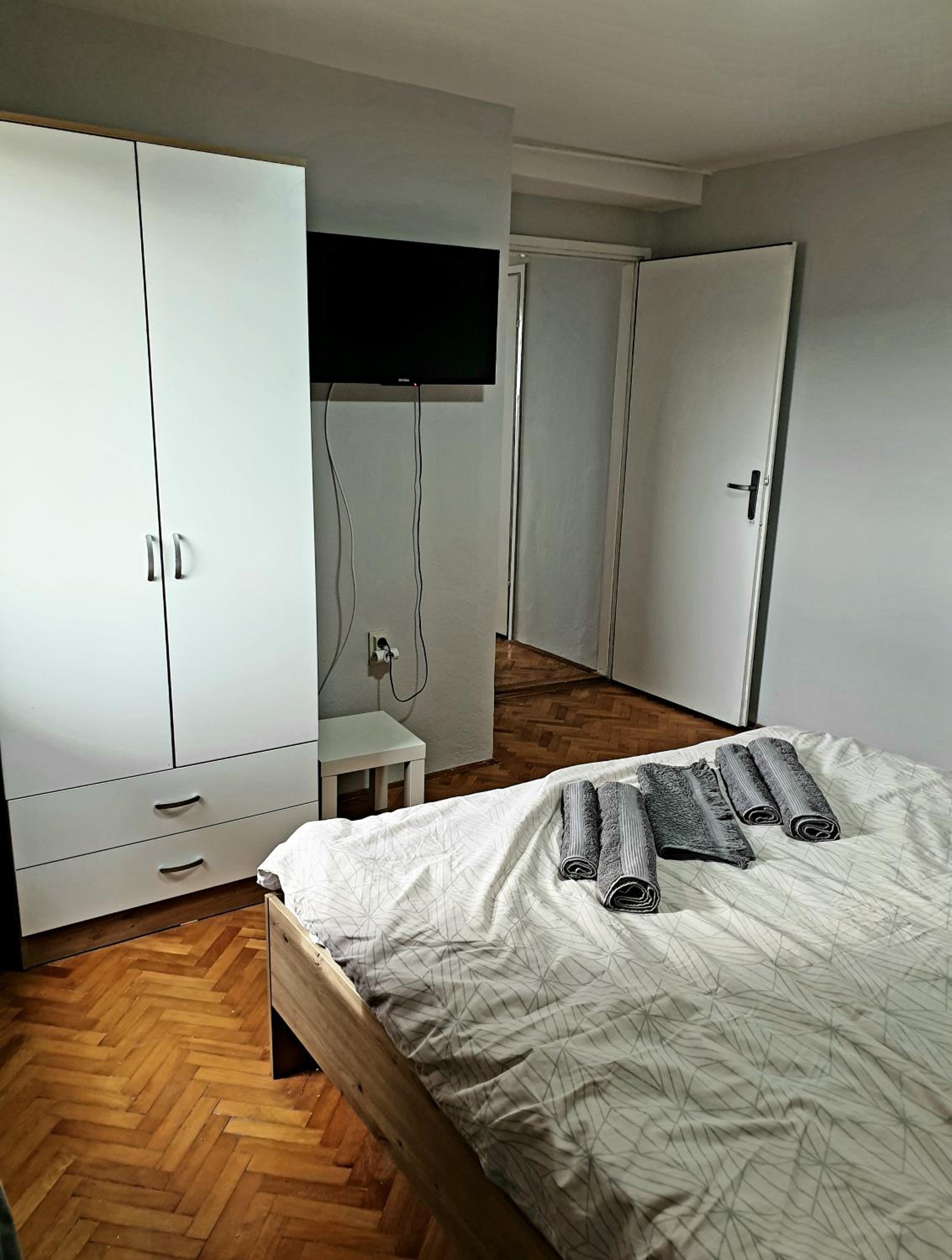 One-Bedroom Apartment photo 2