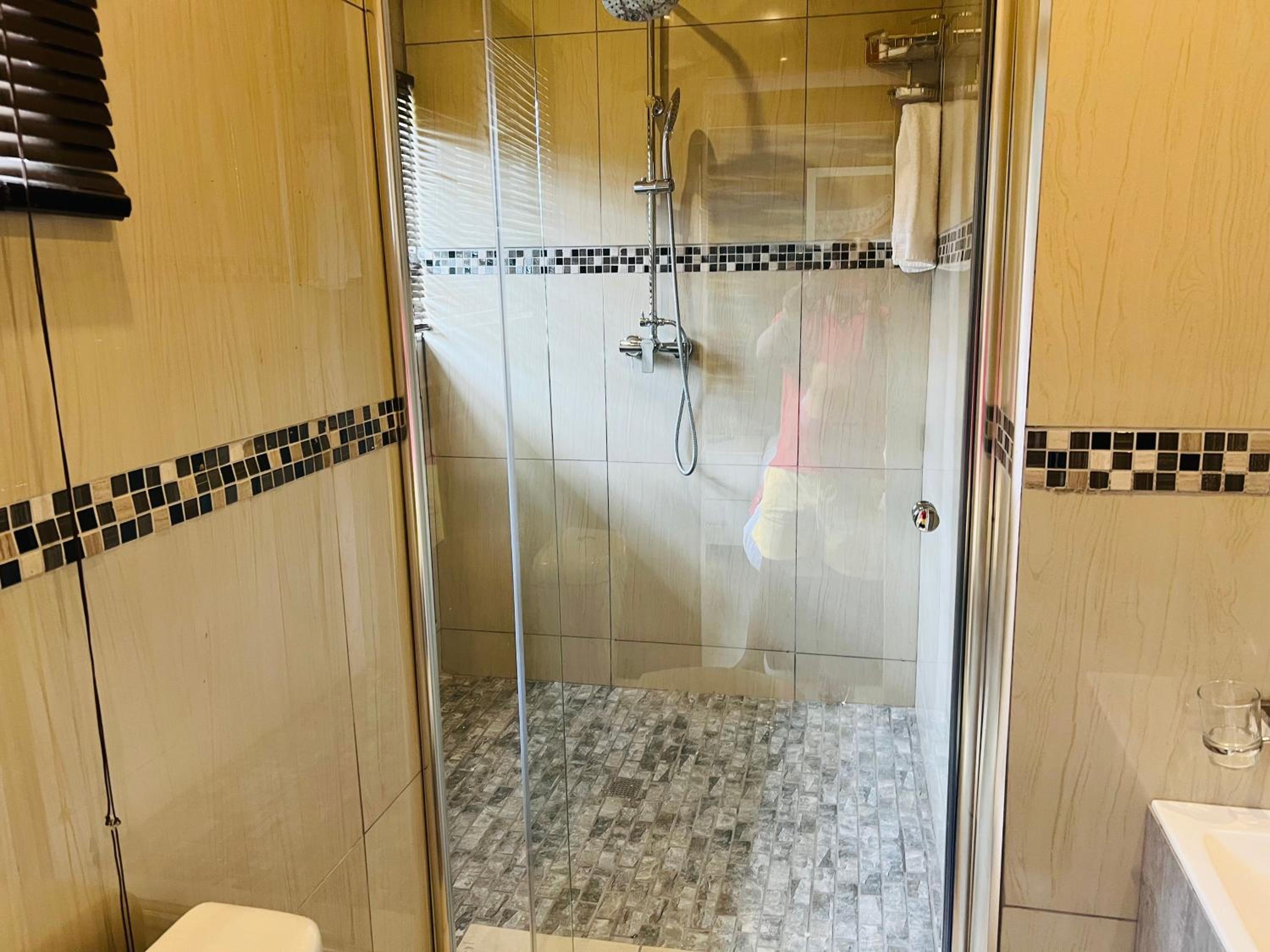 Deluxe Double Room with Shower - Photo 7