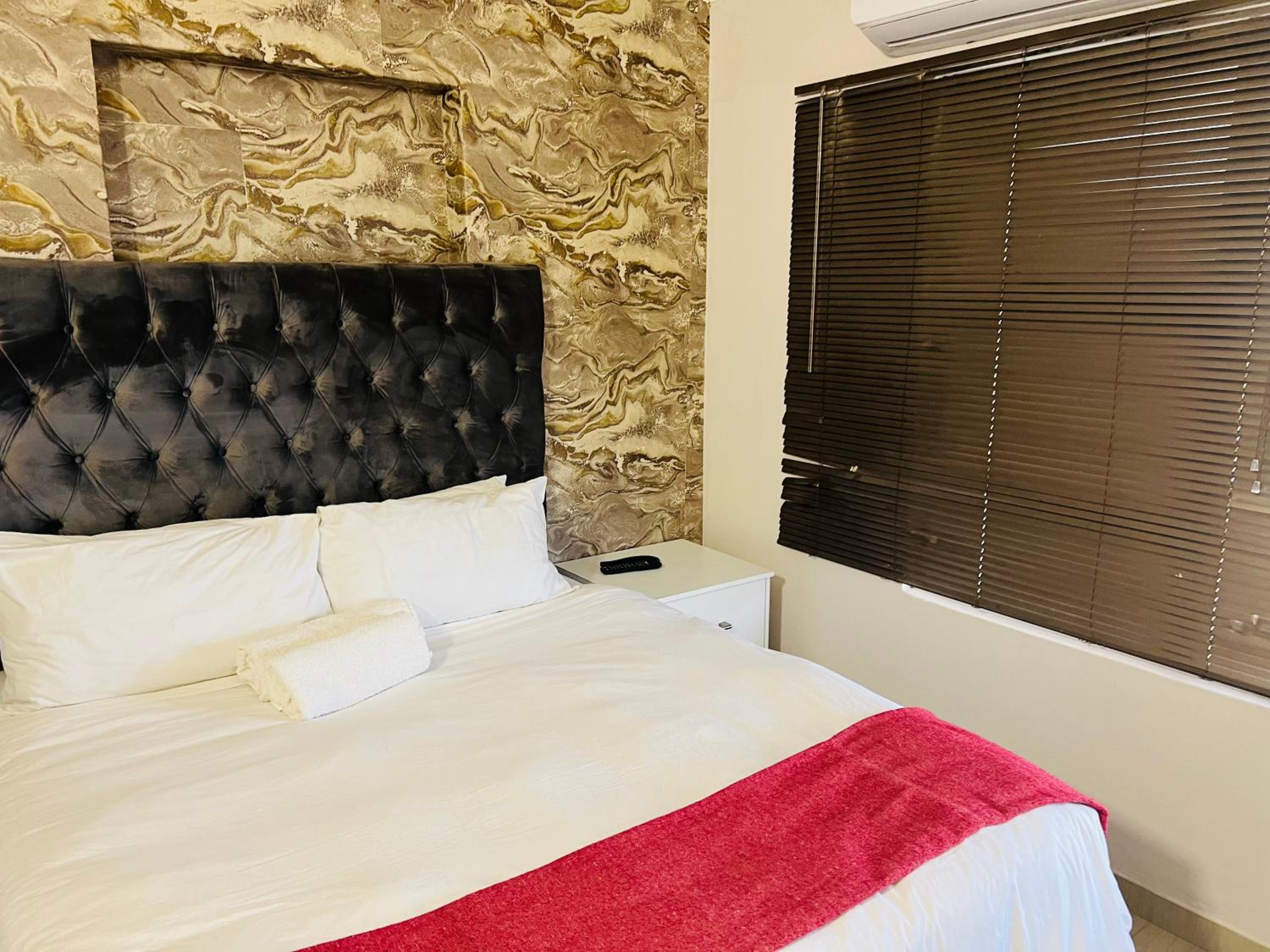 Deluxe Queen Room - Photo 3