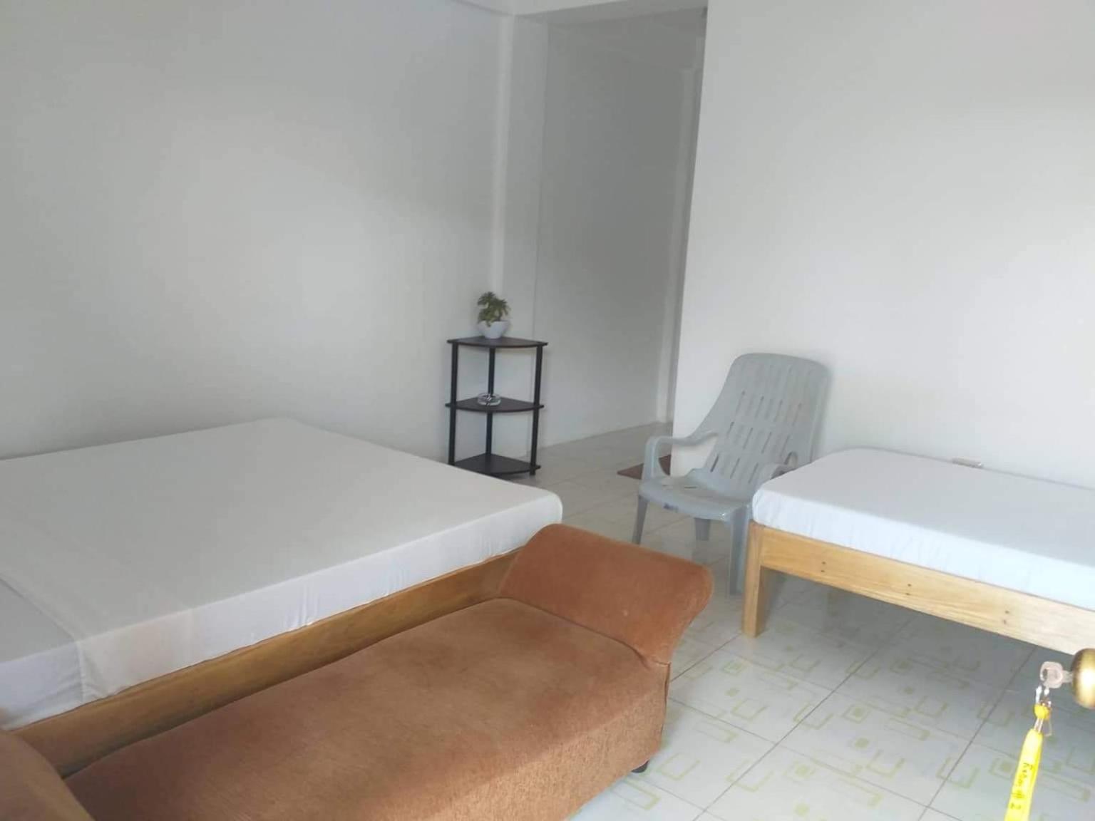 Double Room with Private Bathroom - Photo 2