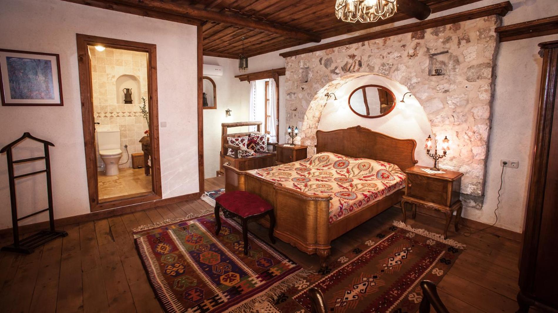 Honeymoon House - Photo 1