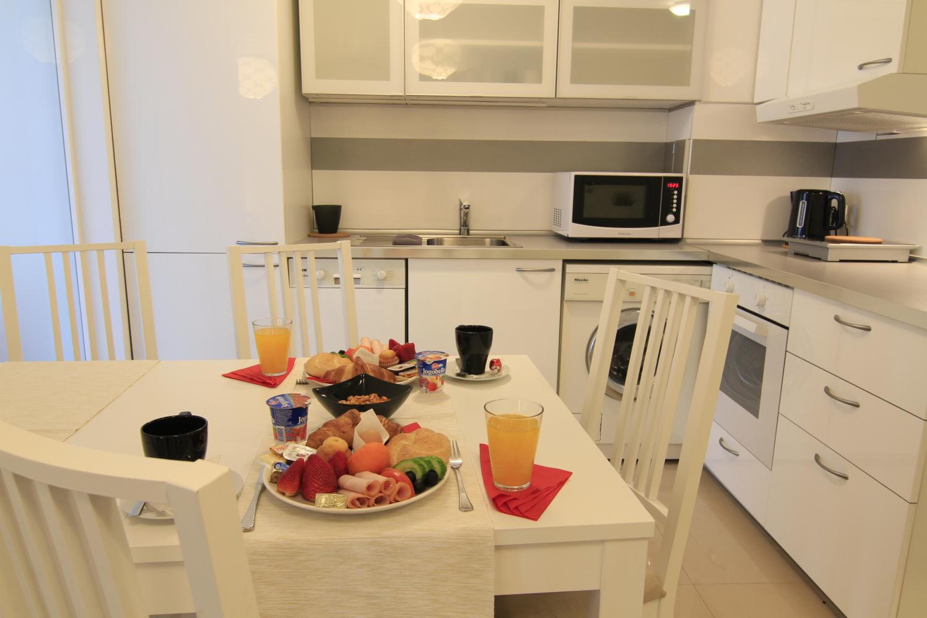 Deluxe One-Bedroom Apartment with Balcony  - Photo 18