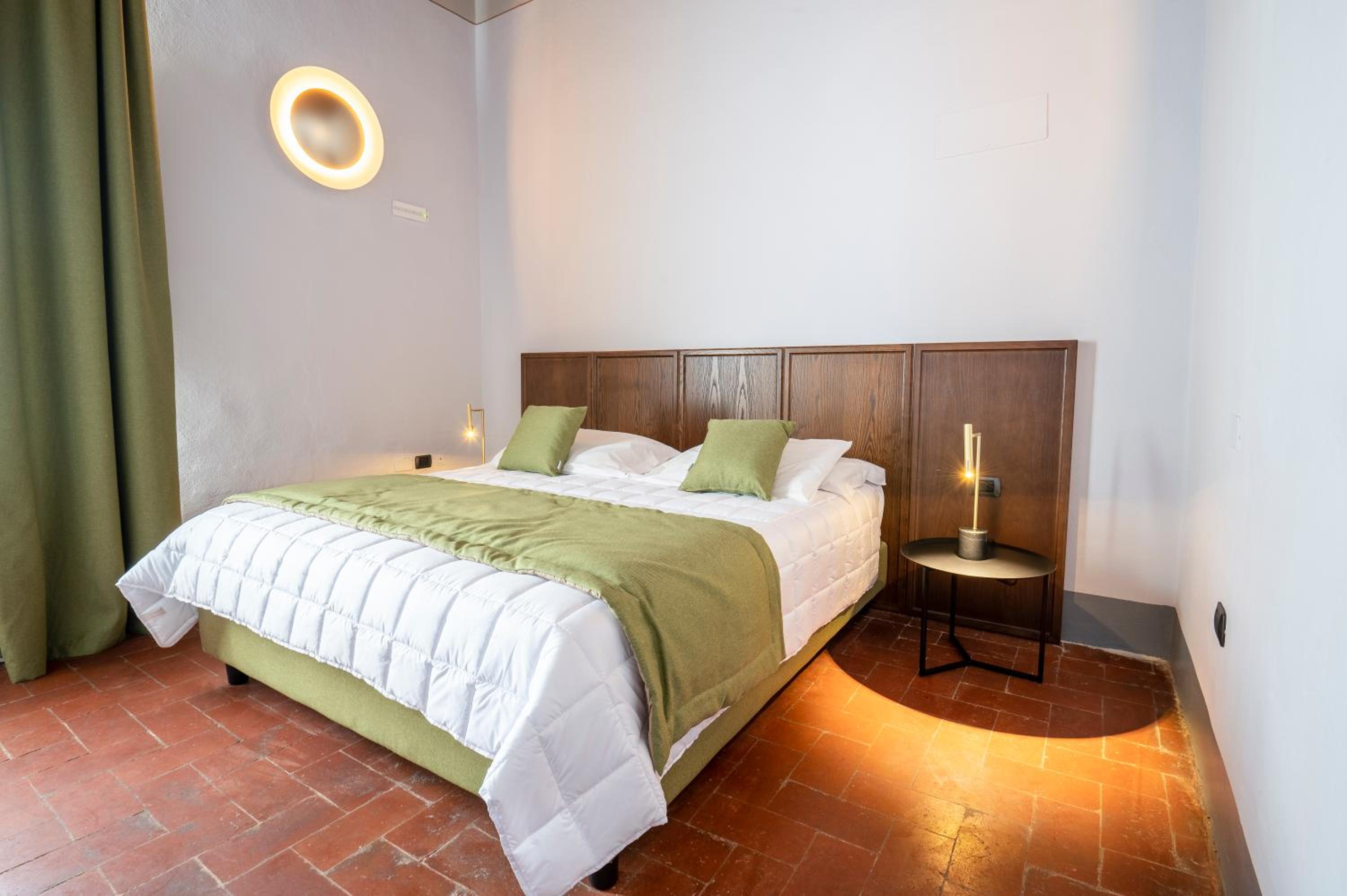 Suite - Photo 1