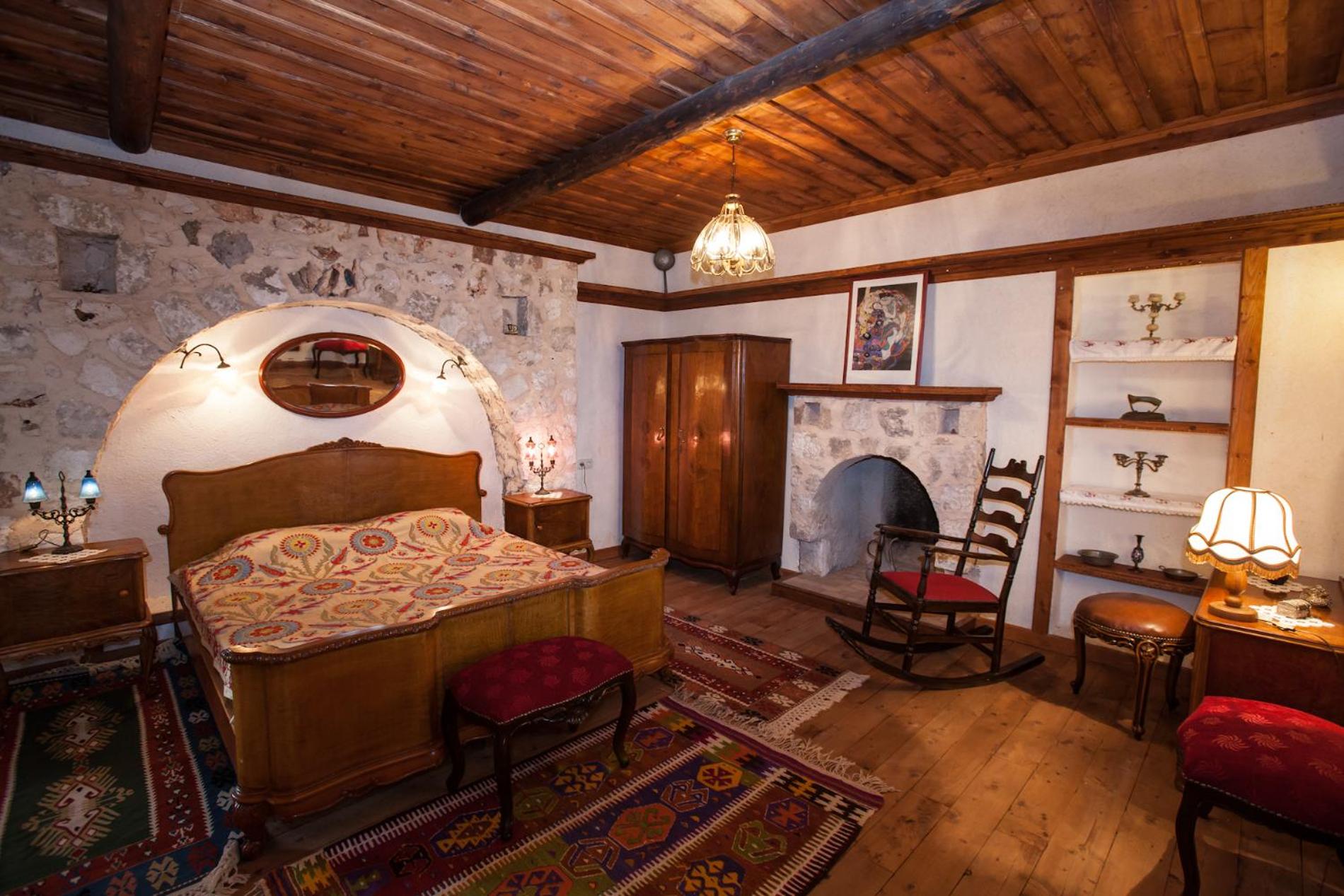 Honeymoon House - Photo 3