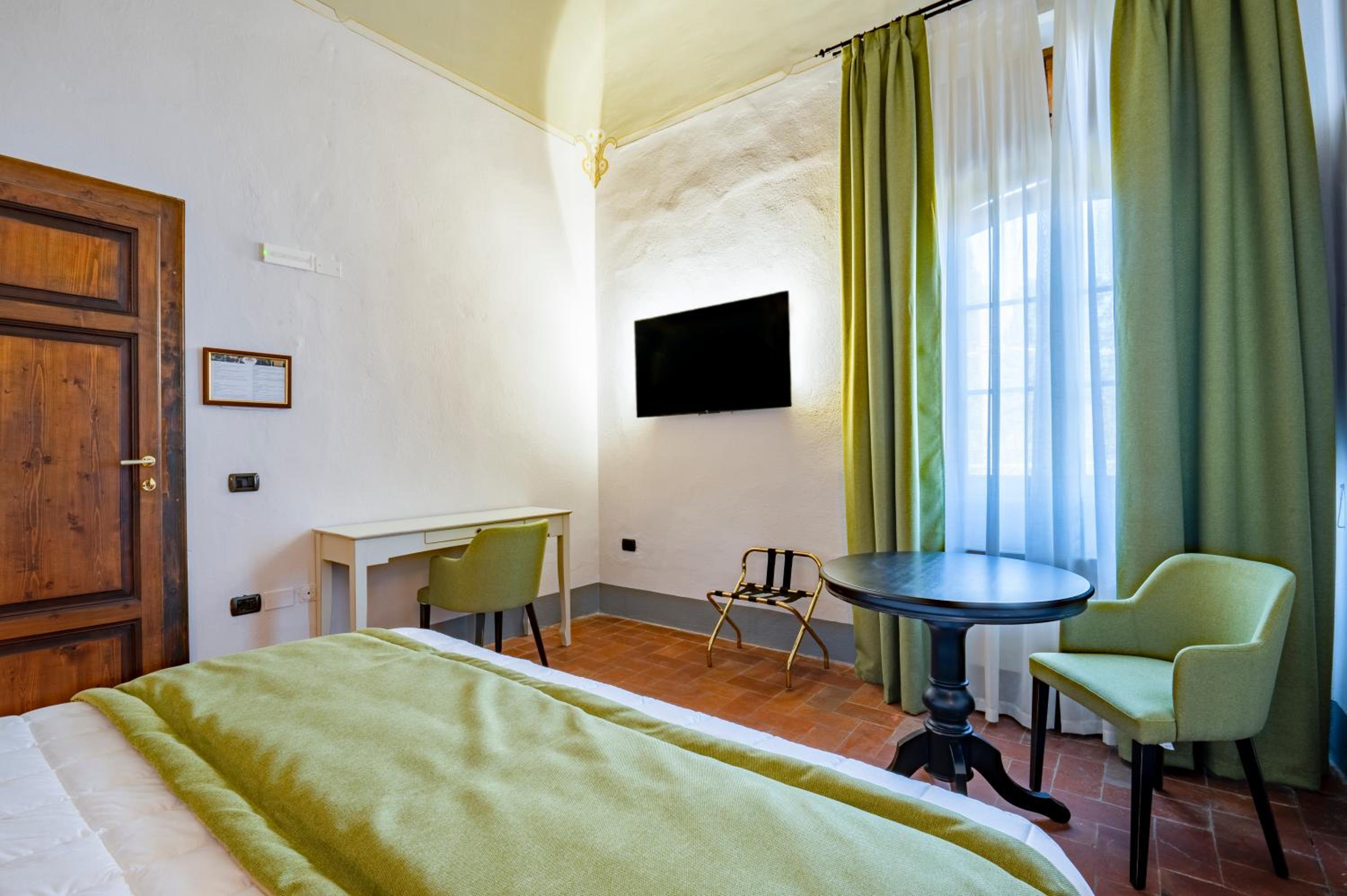Suite - Photo 5